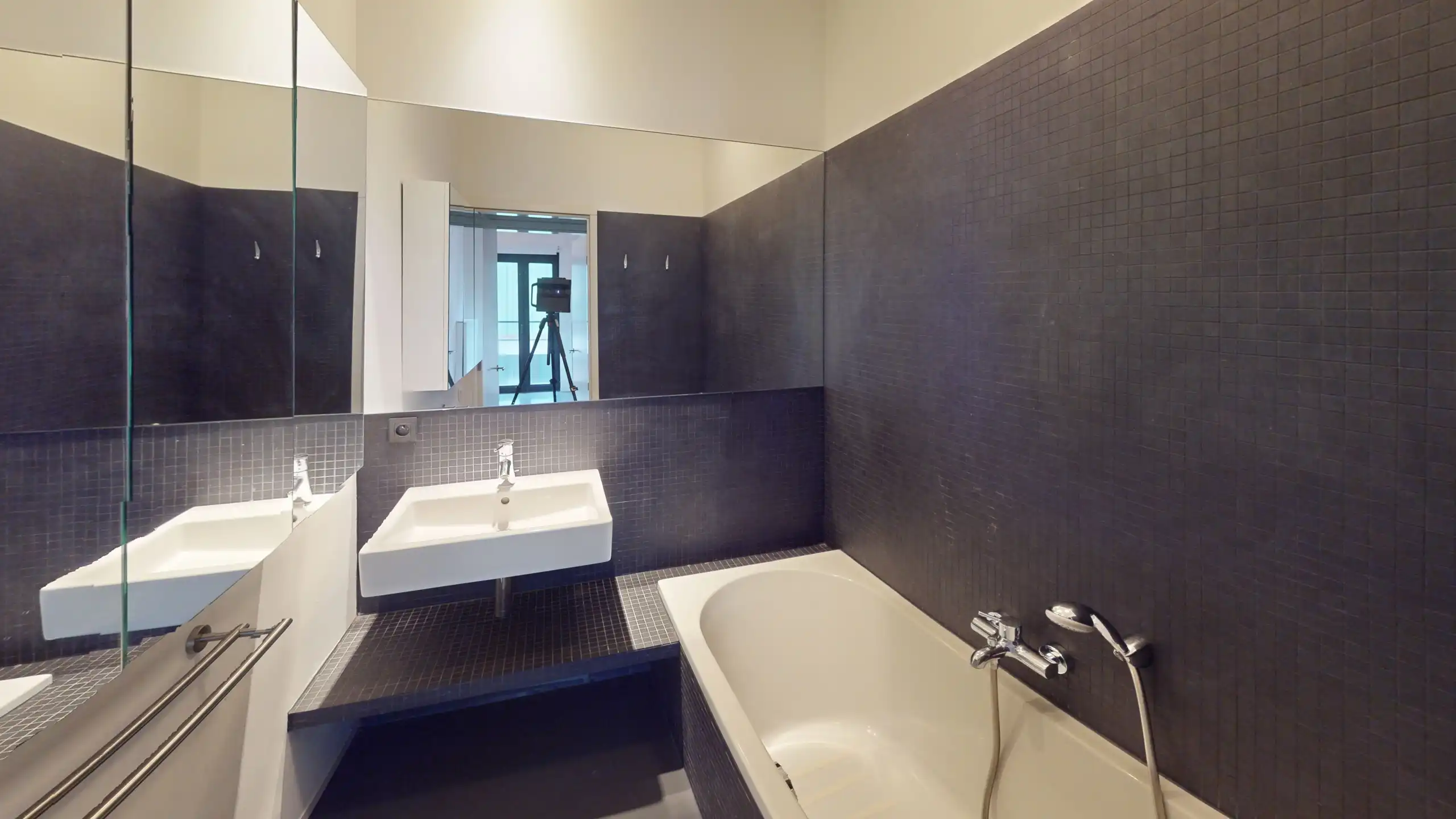 ANTWERPEN - Zonnige loft nabij Theaterplein foto 7