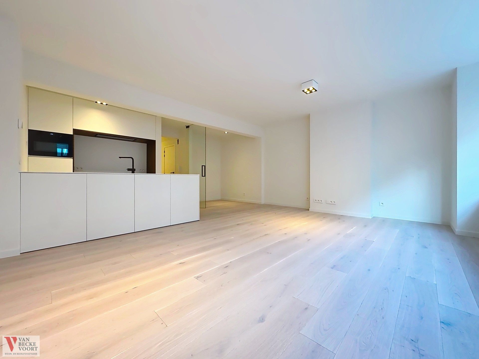 Stijlvol gerenoveerd appartement met 2 slaapkamers en terras foto 10