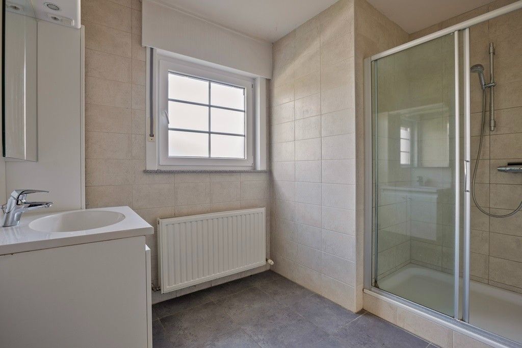 VEURNE: Stijlvolle en tijdloze villa in residentiële wijk met 4 slpks (waarvan 1 glvl.), 2 badk., dubbele garage en zonnige inplanting op 1.034m² grondopp. foto 11
