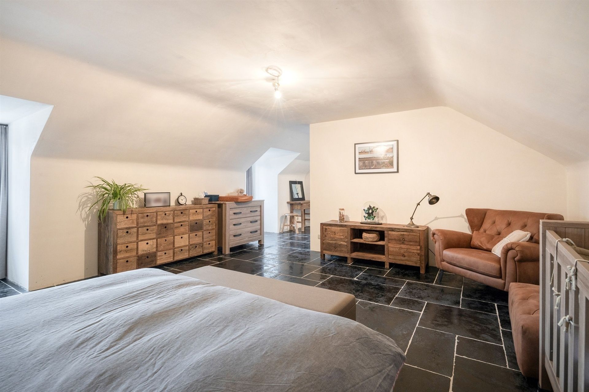 Volledige gerenoveerde woning met loods foto 25