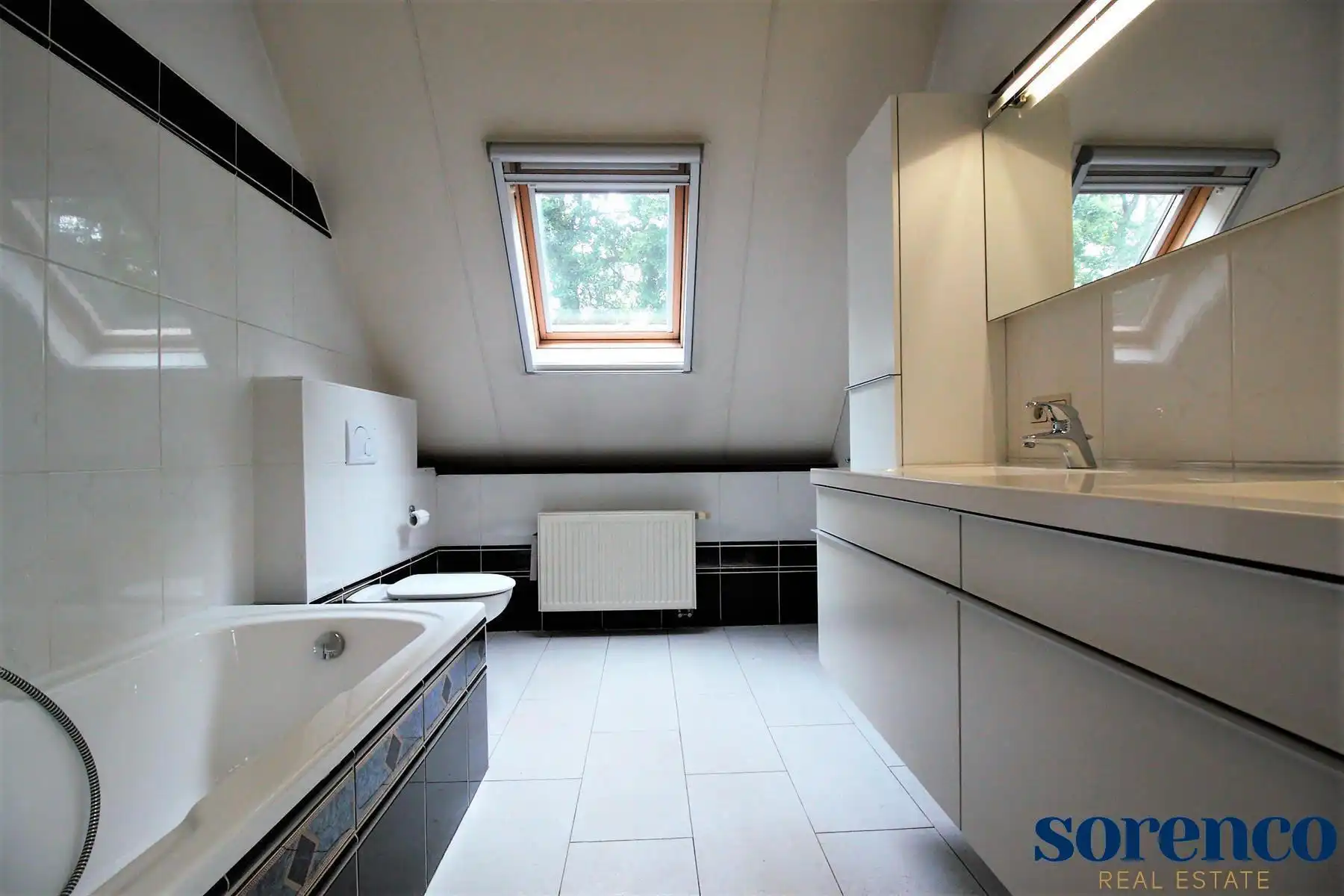 Unieke 4 slpkr villa in privatief domein in Edegem. foto 13