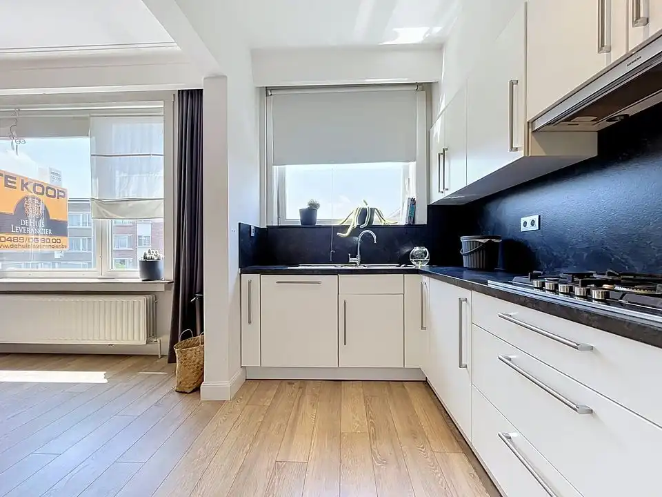 Lichtrijk en instapklaar 3-slaapkamerappartement (106 m²) met garage en gunstig EPC (B) op toplocatie in Wilrijk! foto 11