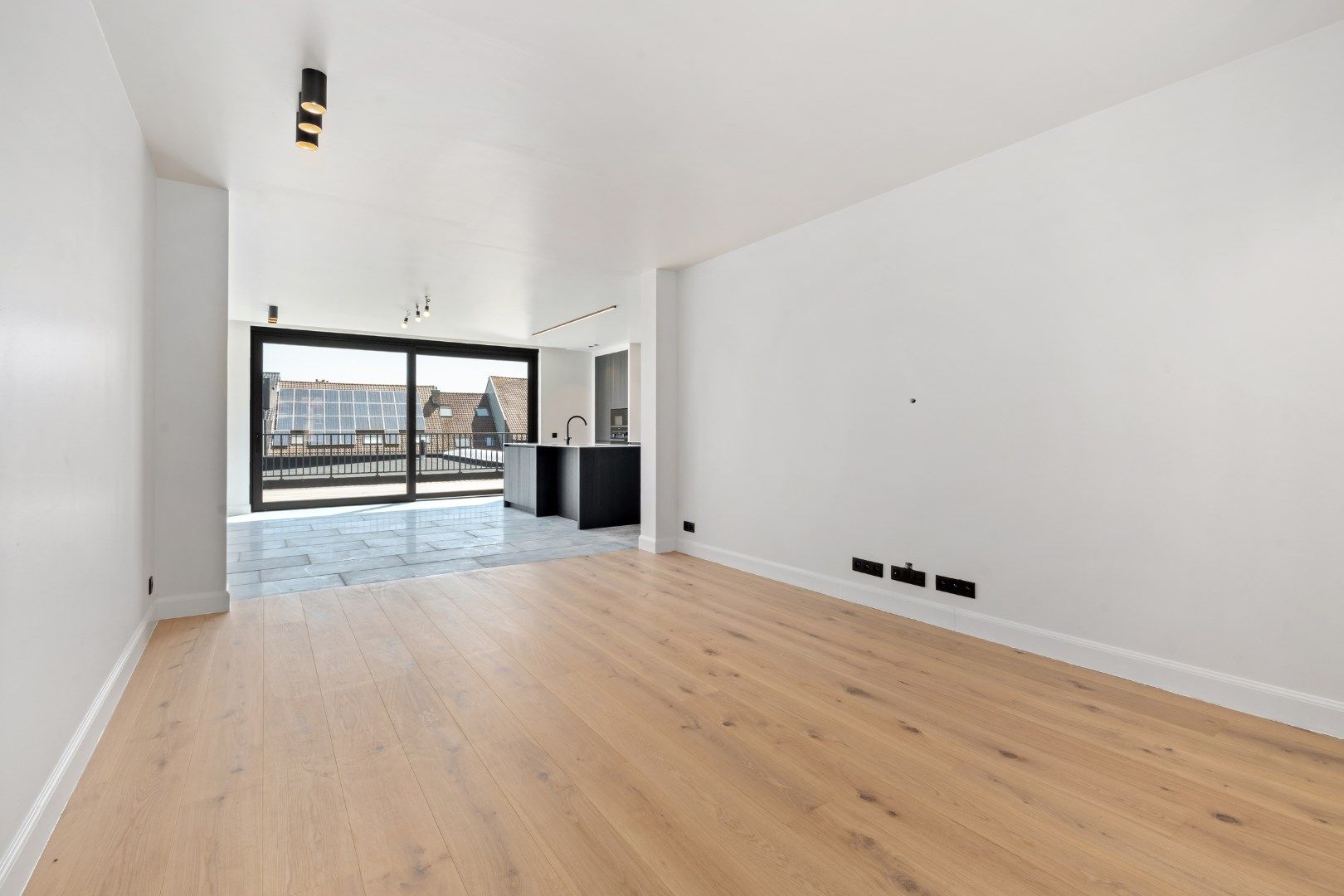 Volledig gerenoveerd duplex appartement met ruim terras en autostaanplaats foto 4