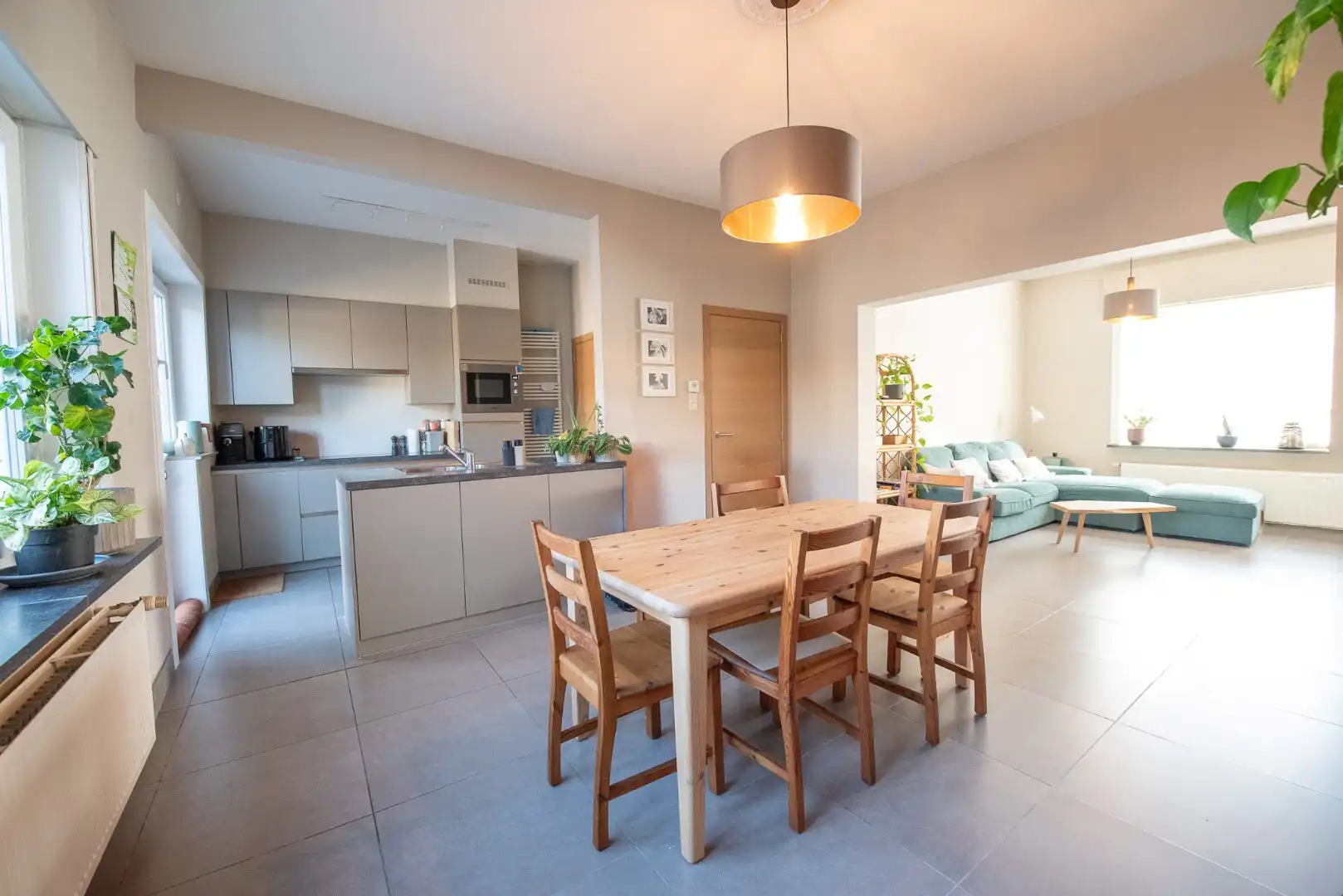 Charmante en goed onderhouden woning te huur nabij station van Waregem foto 5
