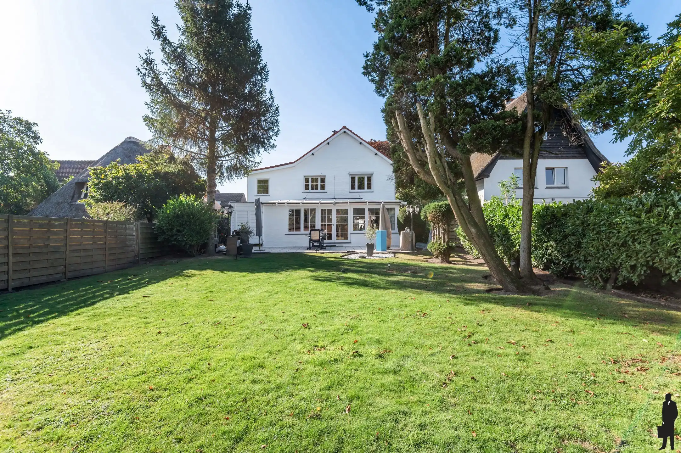 Hoofdfoto van de publicatie: Welgelegen charmante villa met 3 slpks en bureau op GLVL