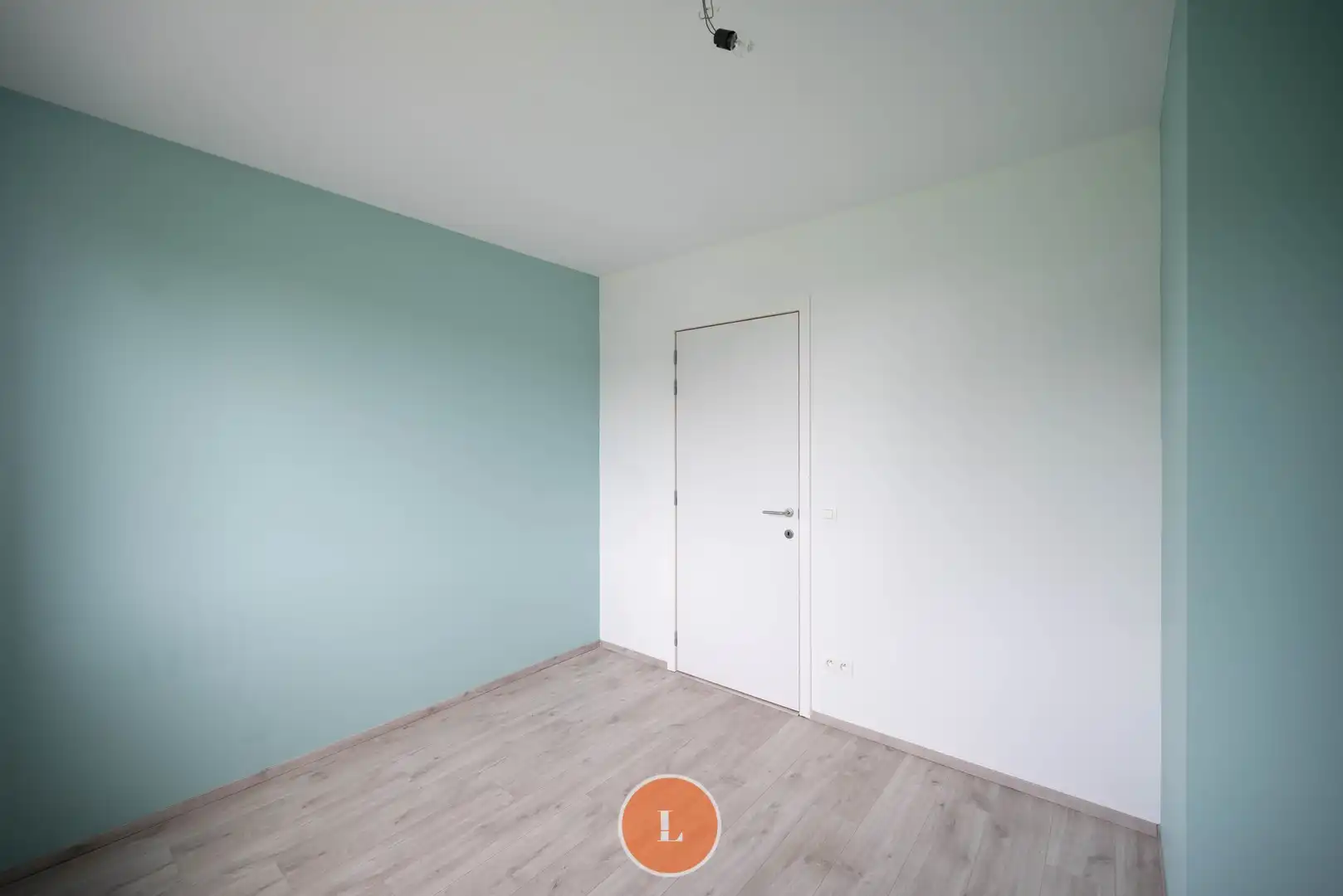 recente halfopen woning in een rustige wijk foto 8