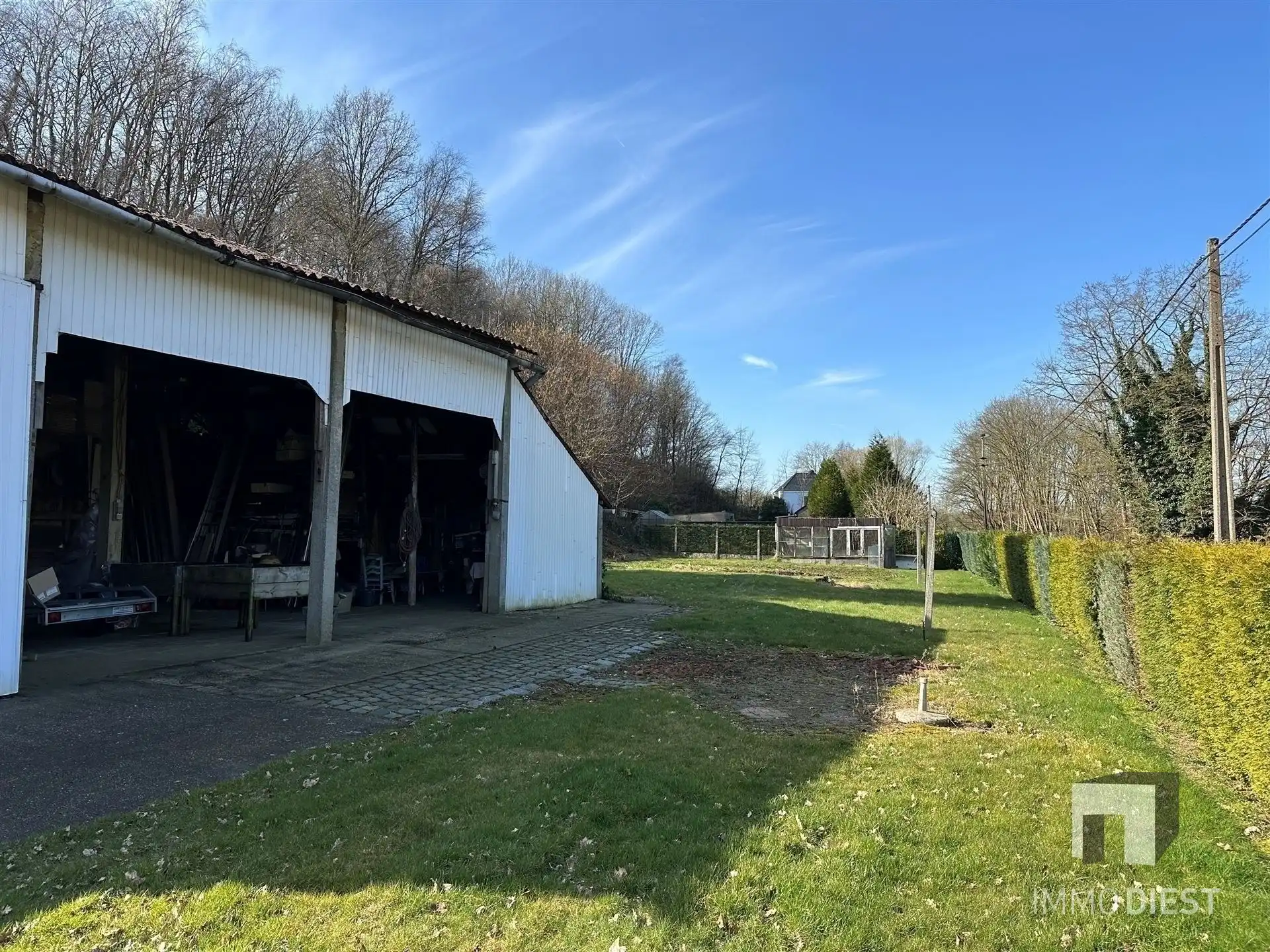 Woning met grote garage en stalling foto 26