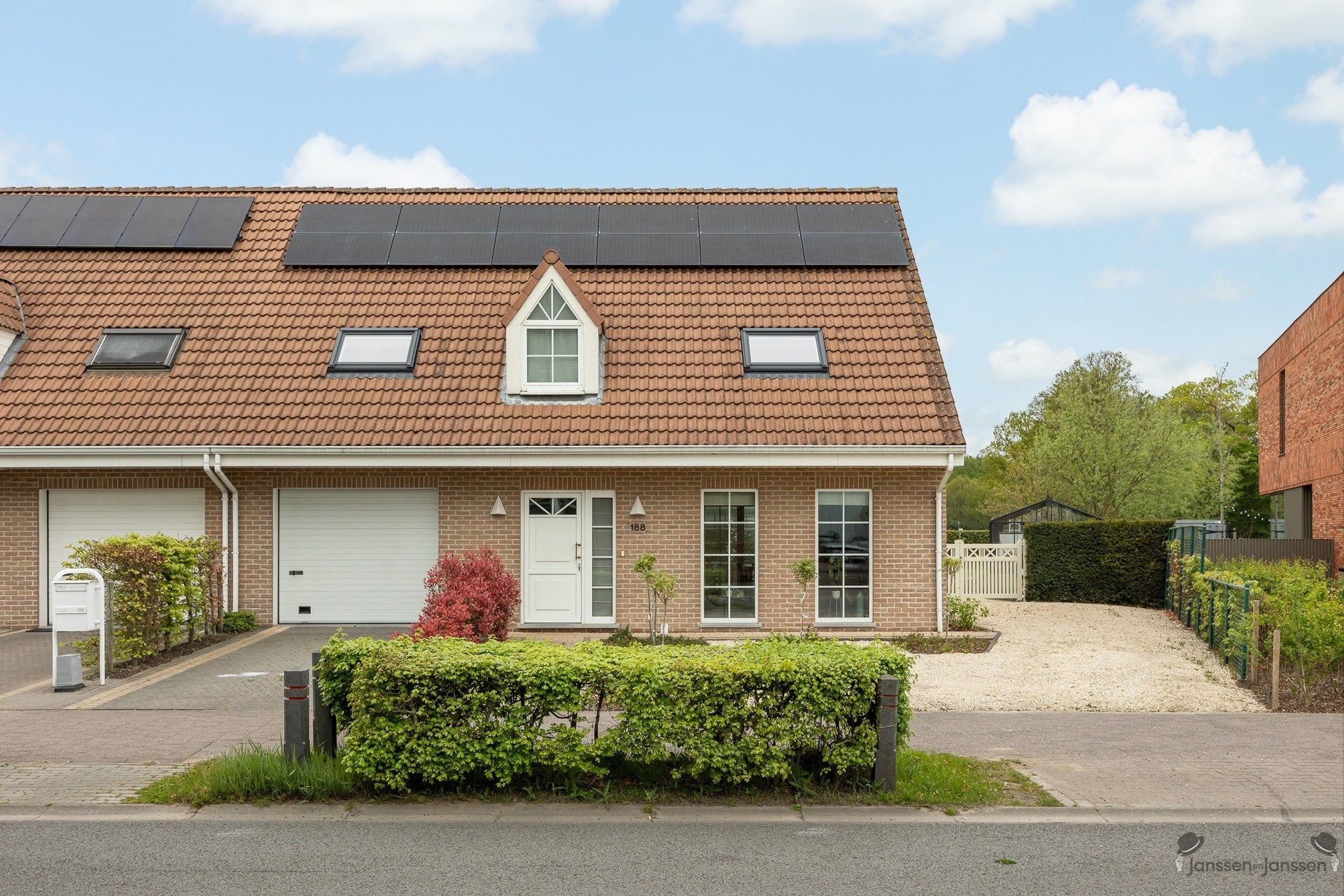 Energiezuinige instapklare woning met royale tuin foto 2