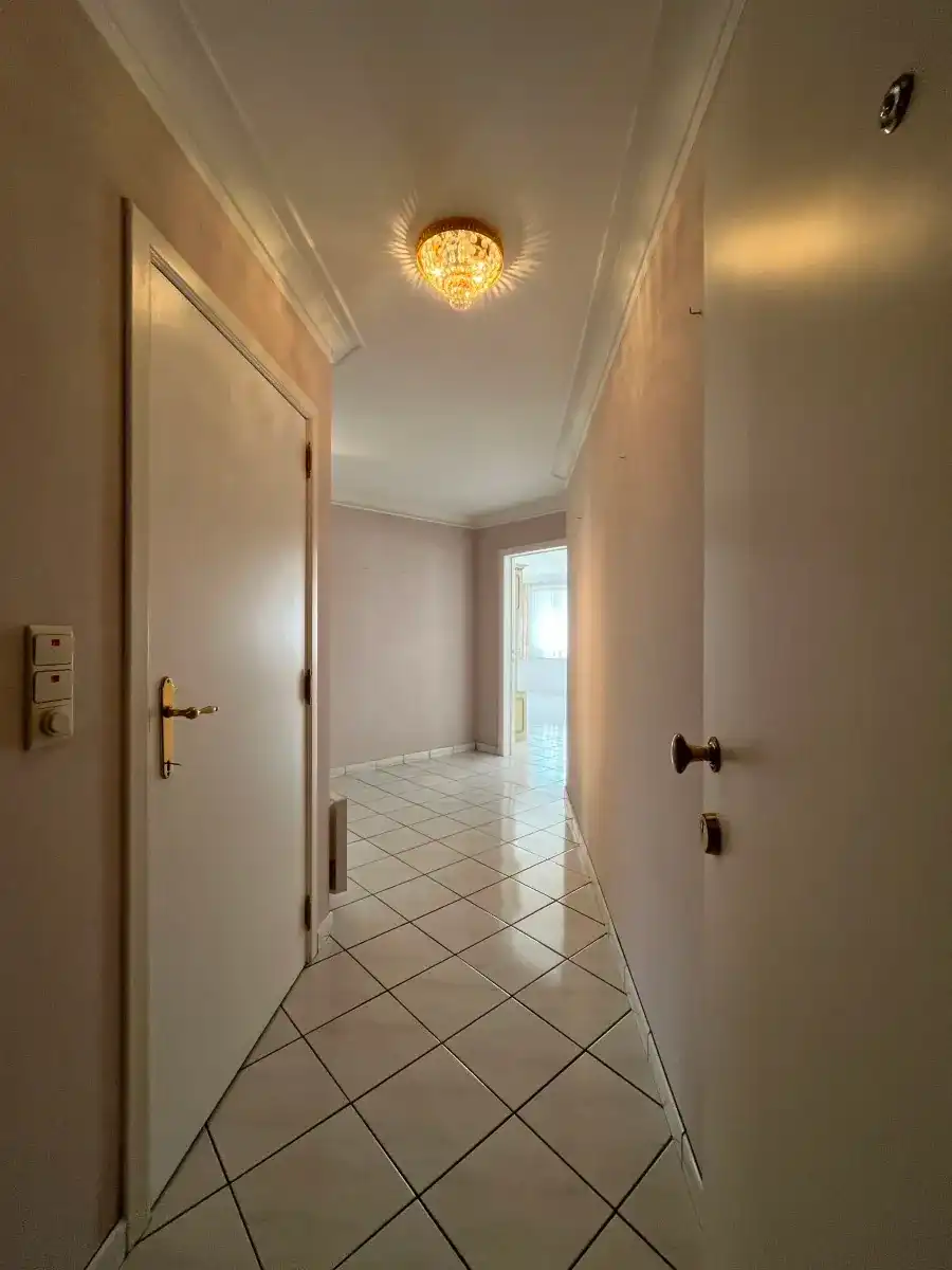 Roeselare - Zeer lichtrijk appartement met 2 slaapkamers, 2 terrassen en dubbele garage foto 2