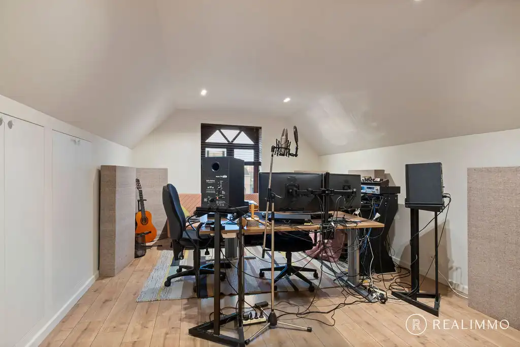 Ruime, lichtrijke woonst met 3 slaapkamers en garage foto 12