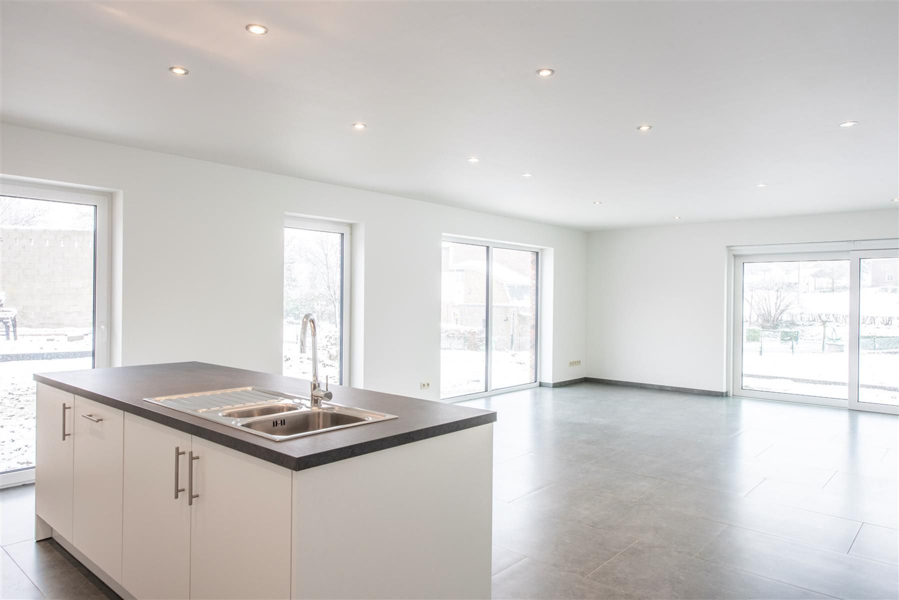 Energiezuinige woning met inpandige garage.  foto 3