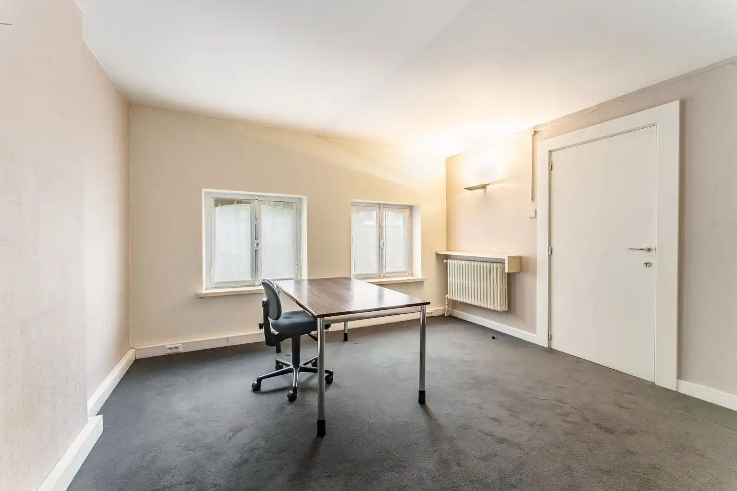 Karaktervol herenhuis uit 1874 op unieke historische locatie in Kortrijk foto 13