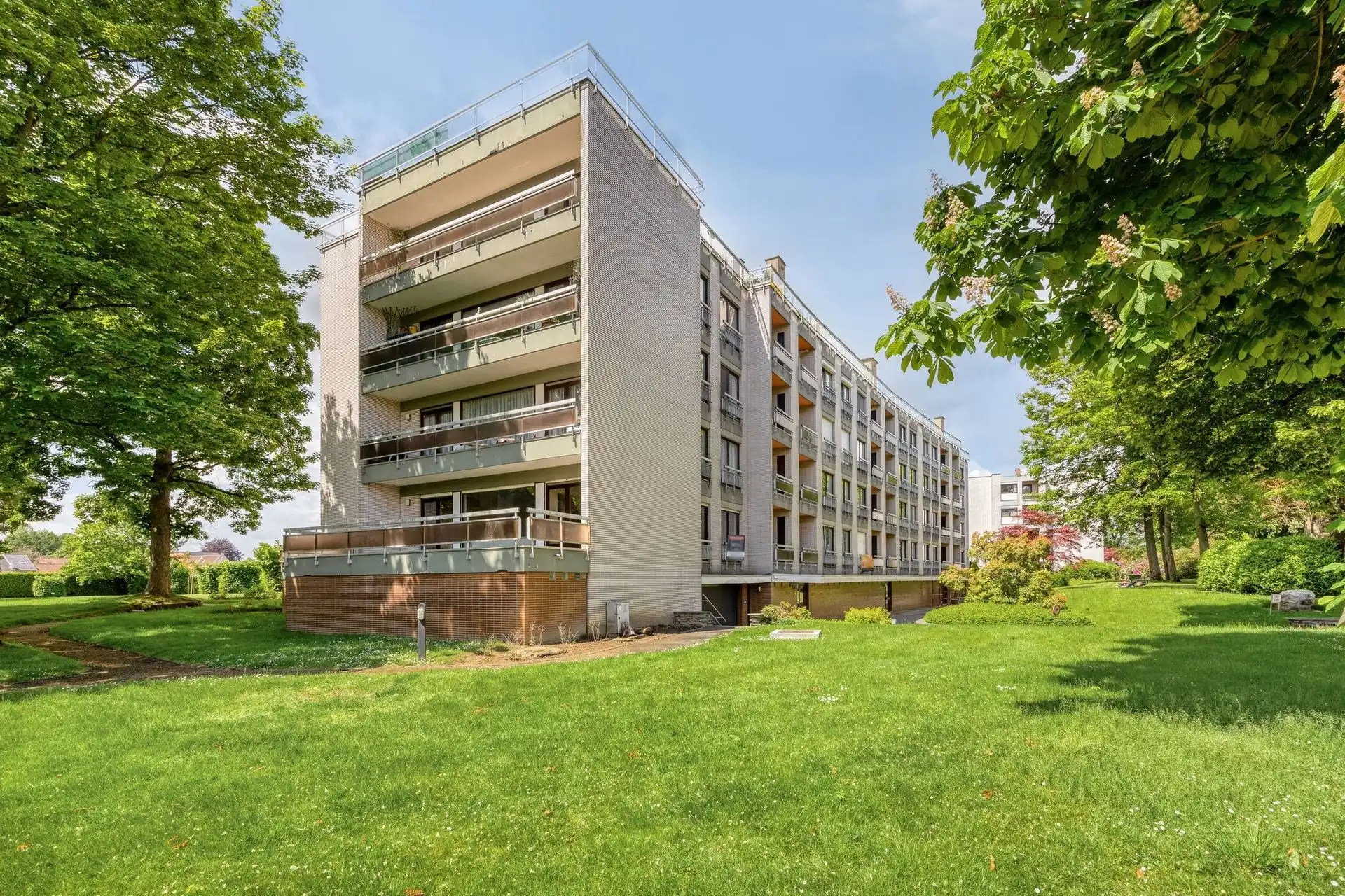 Zeer ruim, instapklaar appartement op een goede locatie foto 21