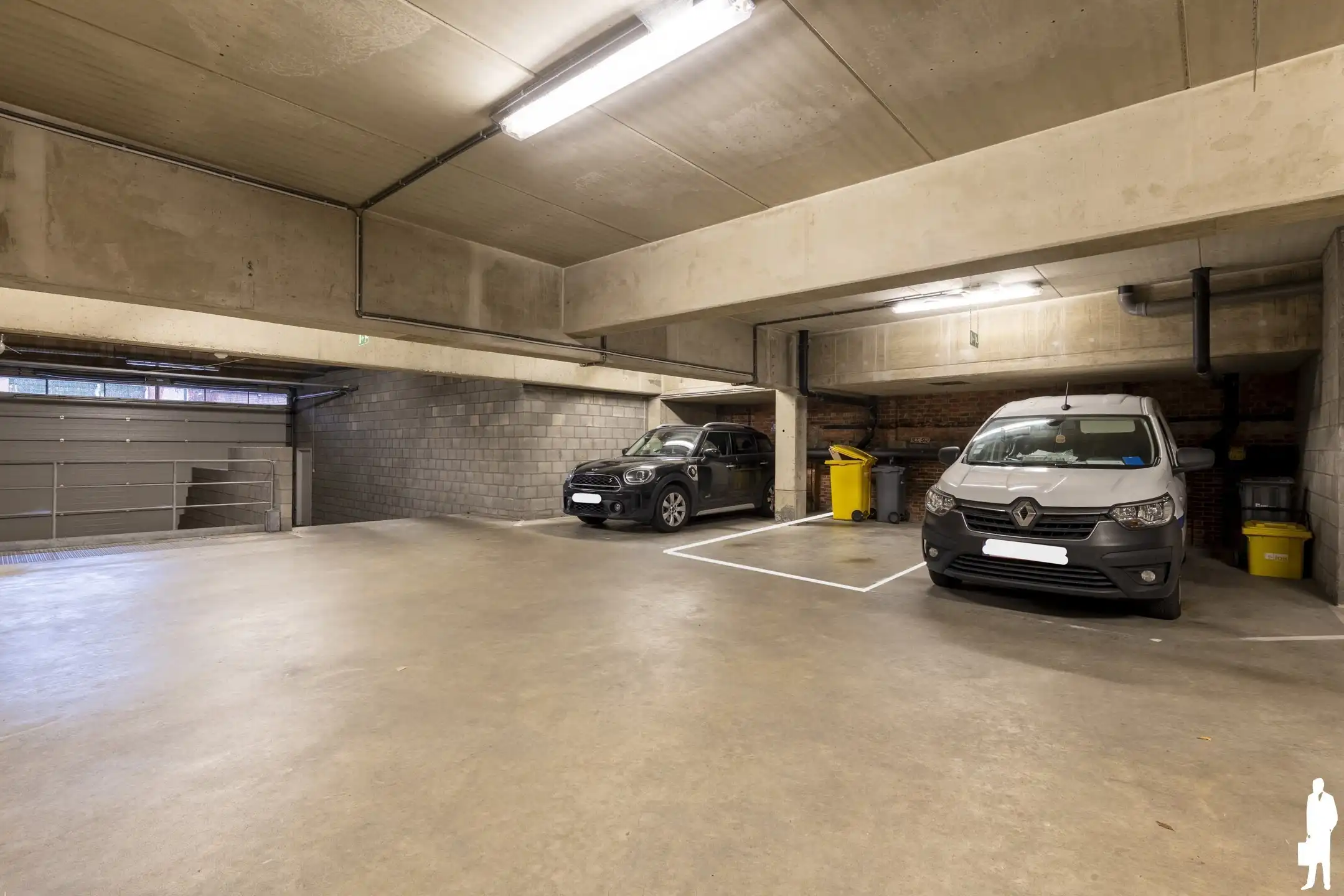Ruim appartement met 2 slaapkamers, parking en groot terras foto 21