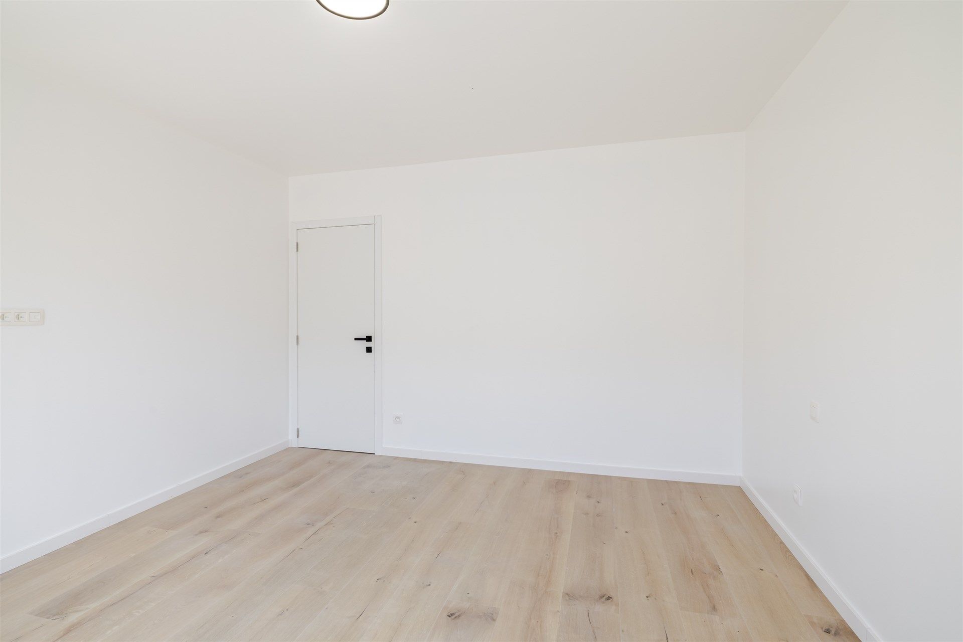 Top gerenoveerde woning met 3 slks en tuin foto 12