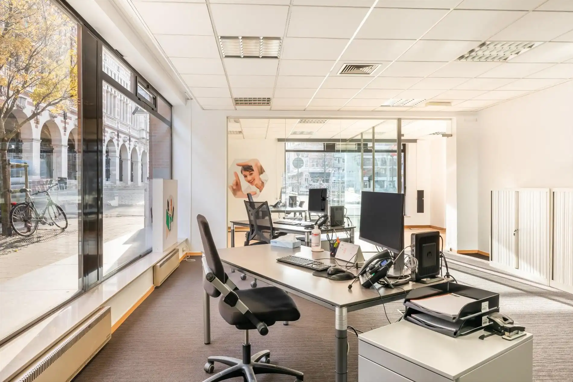 Kantoorruimte aan Ladeuzeplein Leuven  foto {{pictureIndex}}