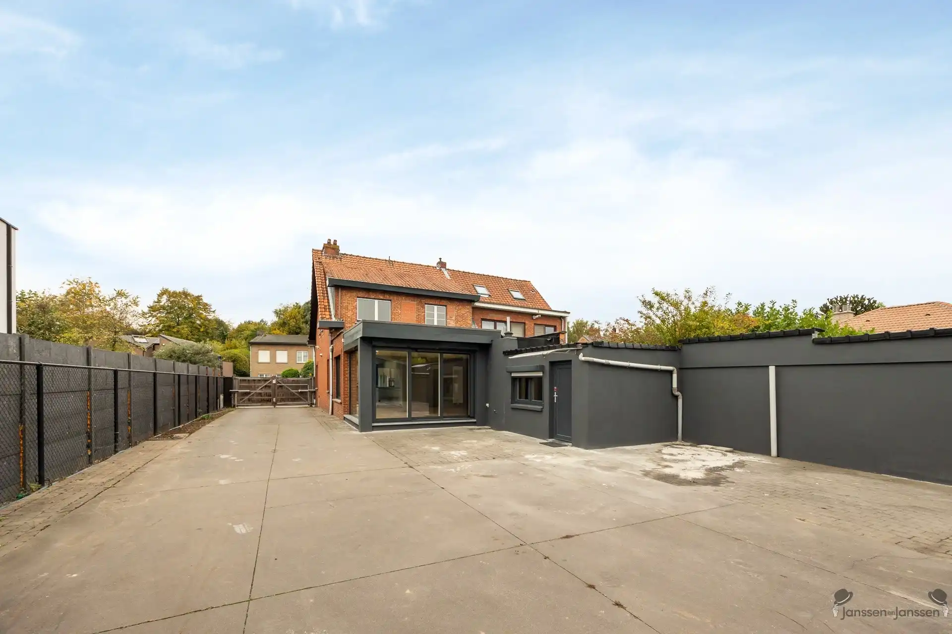 gerenoveerde woning met ruim magazijn  foto 17