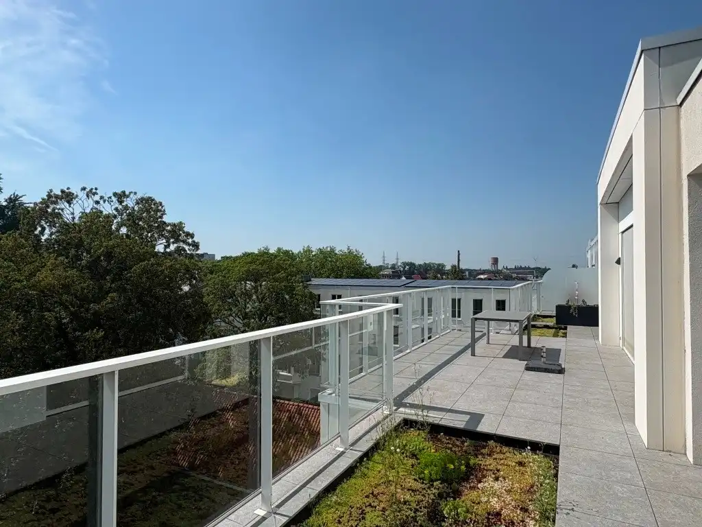 Bijzonder stijlvolle assistentie-penthouse met groot terras, midden in het groen, hartje Gent. foto 2