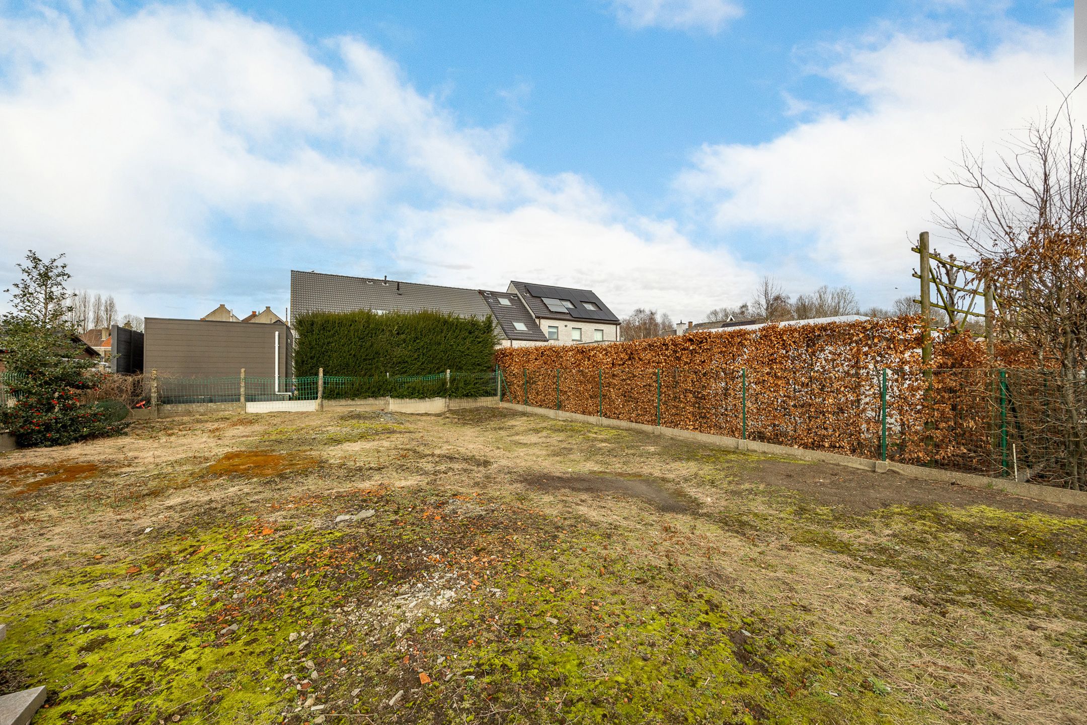 te renoveren 3-gevel woning met tuin foto 17