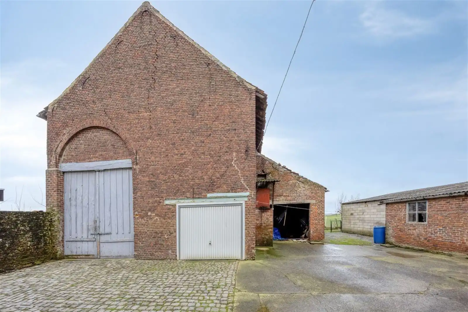 Hoeve met schuur en groot weiland  foto 15