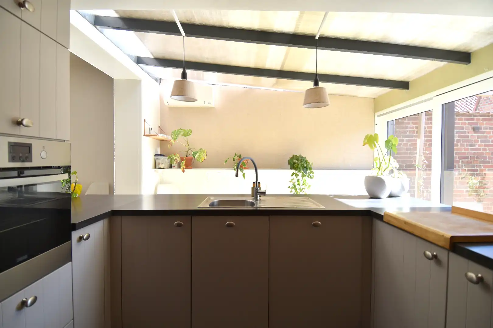 Ruime halfopen bebouwing met 4 slaapkamers, tuin, uitweg en garage te Rollegem foto 10