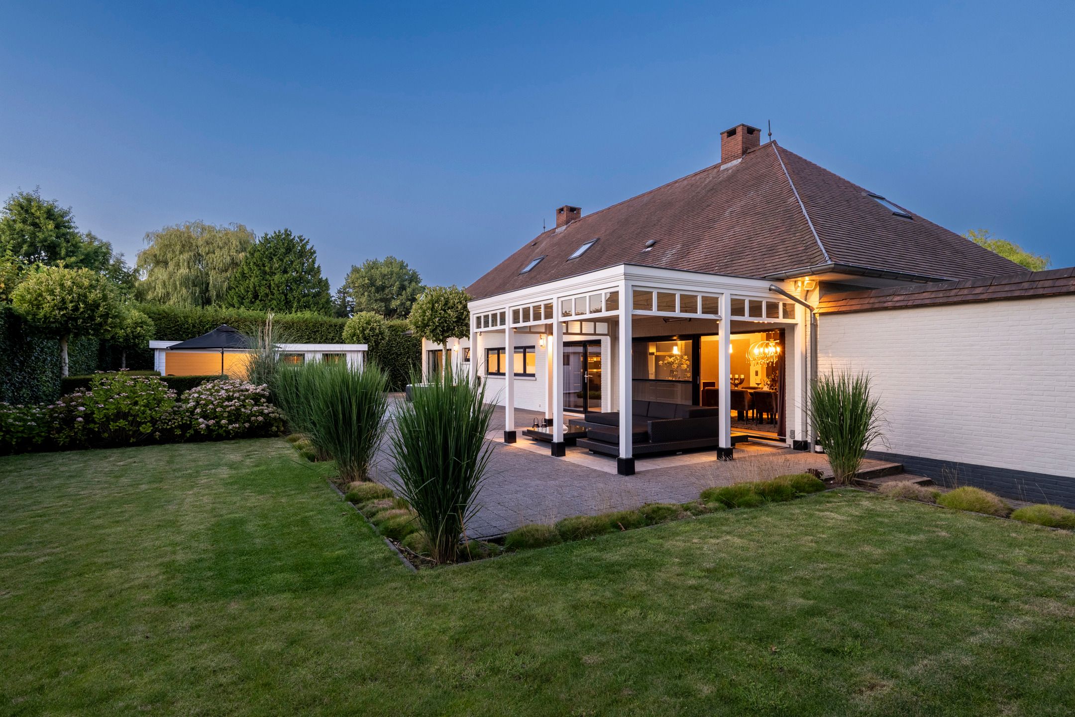 Tijdloze villa op perceel van ca. 1287 m².  foto 32