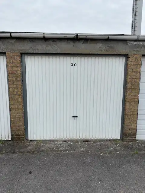 centraal gelegen, gemetste garage in garagecomplex (er zijn er nog 6 beschikbaar en worden individueel verkocht) foto 8