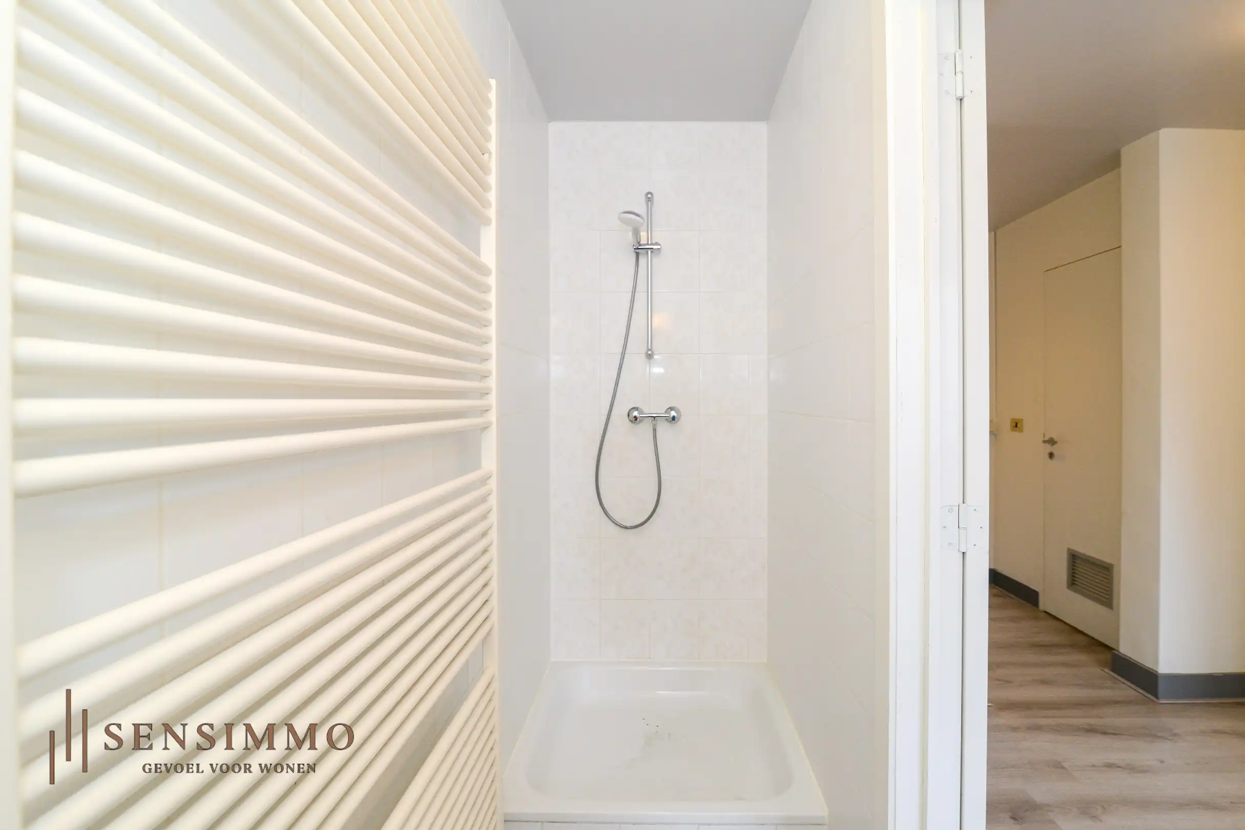 Commerciële handelspand met bovenliggend appartement in hartje Maasmechelen foto 20