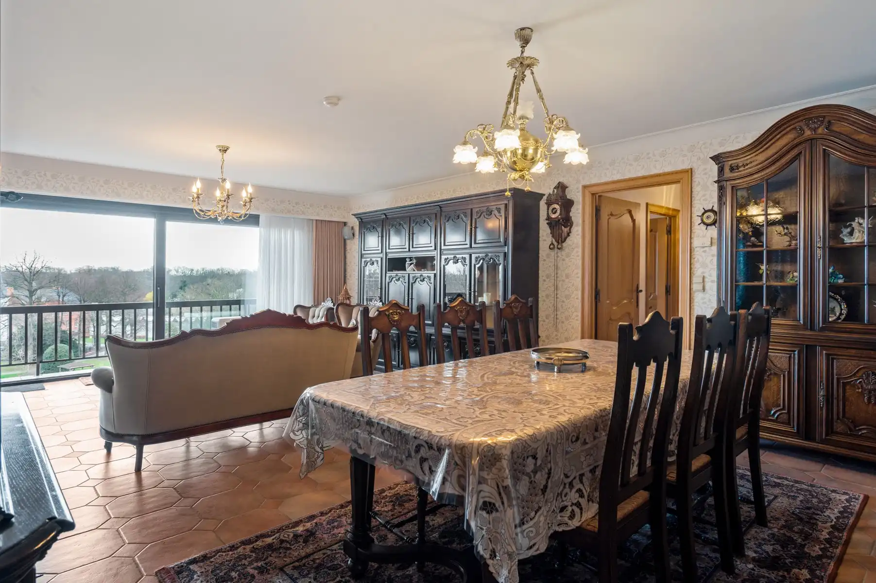 Lichtrijk appartement met panoramisch parkzicht en terras foto 7