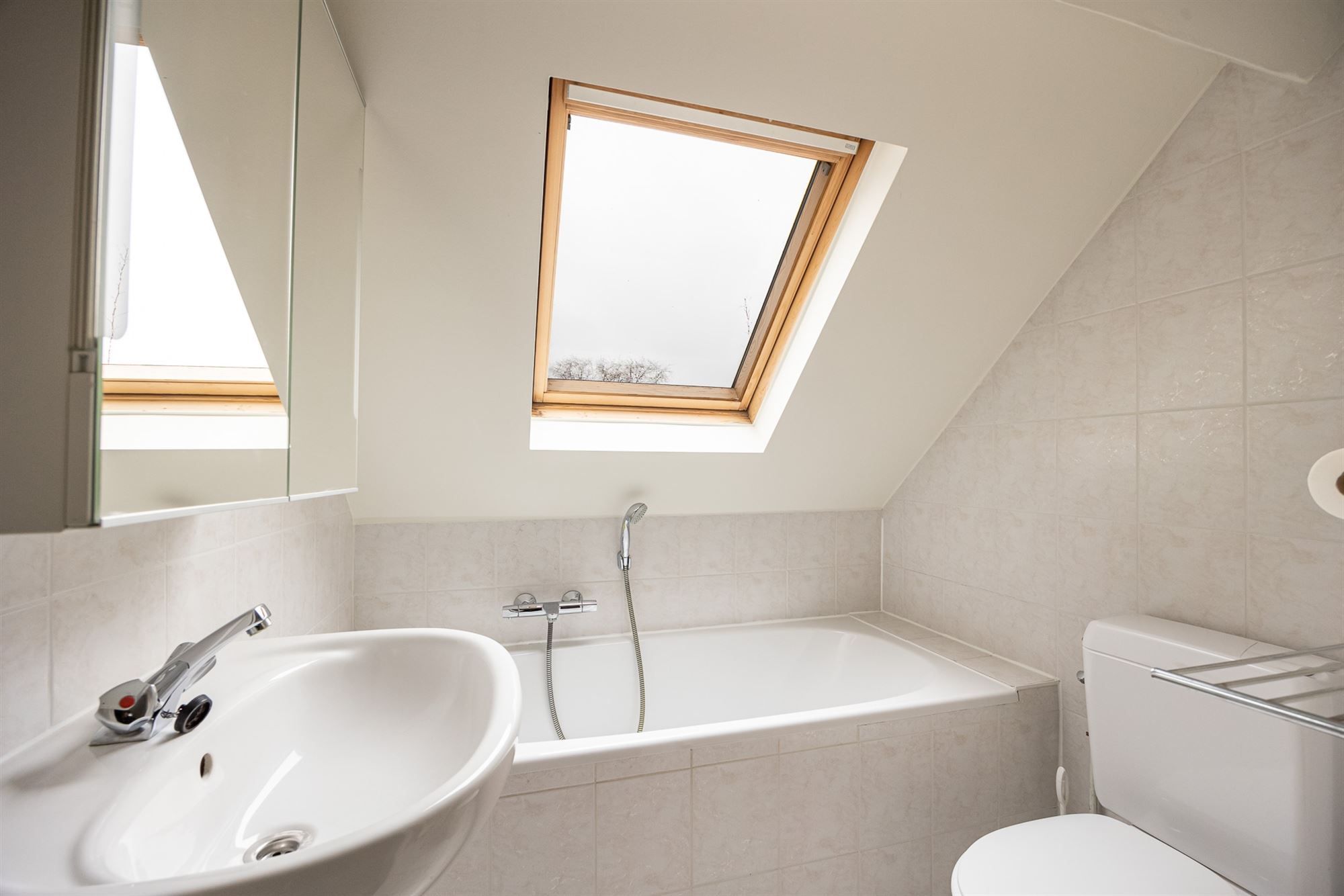 Op te frissen woning met 4-6 slpkmrs en Z-tuin foto 17