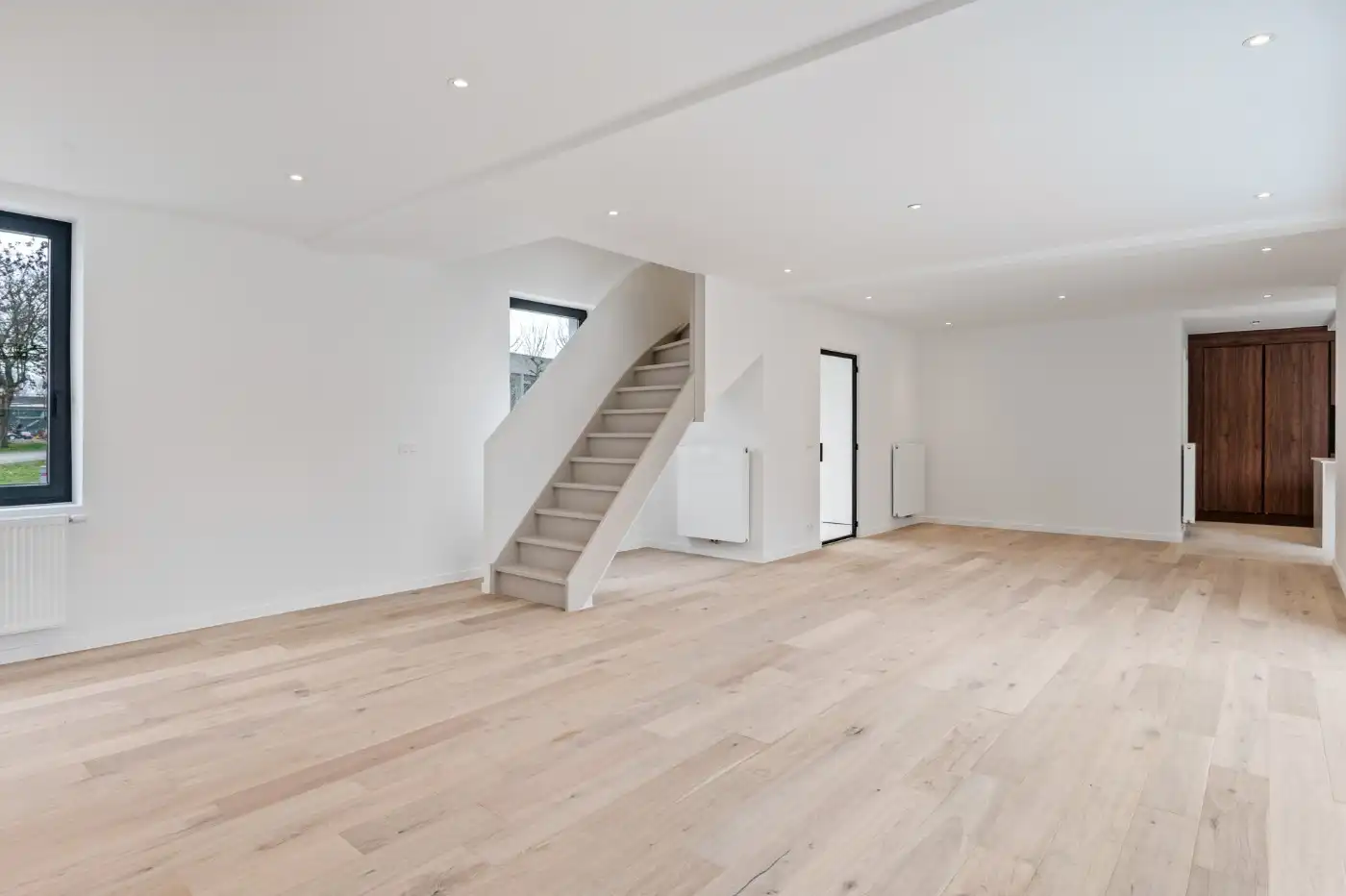 Prachtig gerenoveerde open bebouwing met 3 slpk. en autostaanplaats foto 3