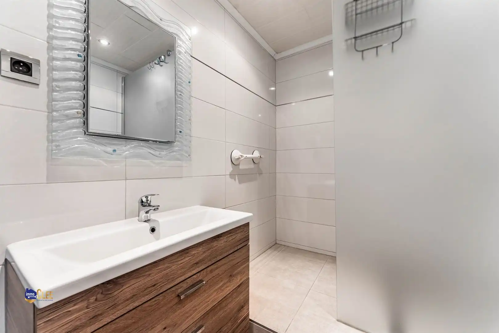 Gelijkvloerse bungalow met veranda, garage en ruime tuin foto 10
