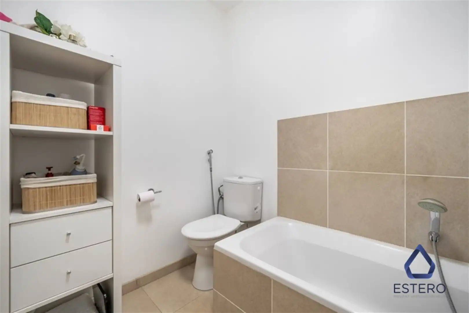 Ruim en lichtrijk appartement met 3 slaapkamers en terras foto 9
