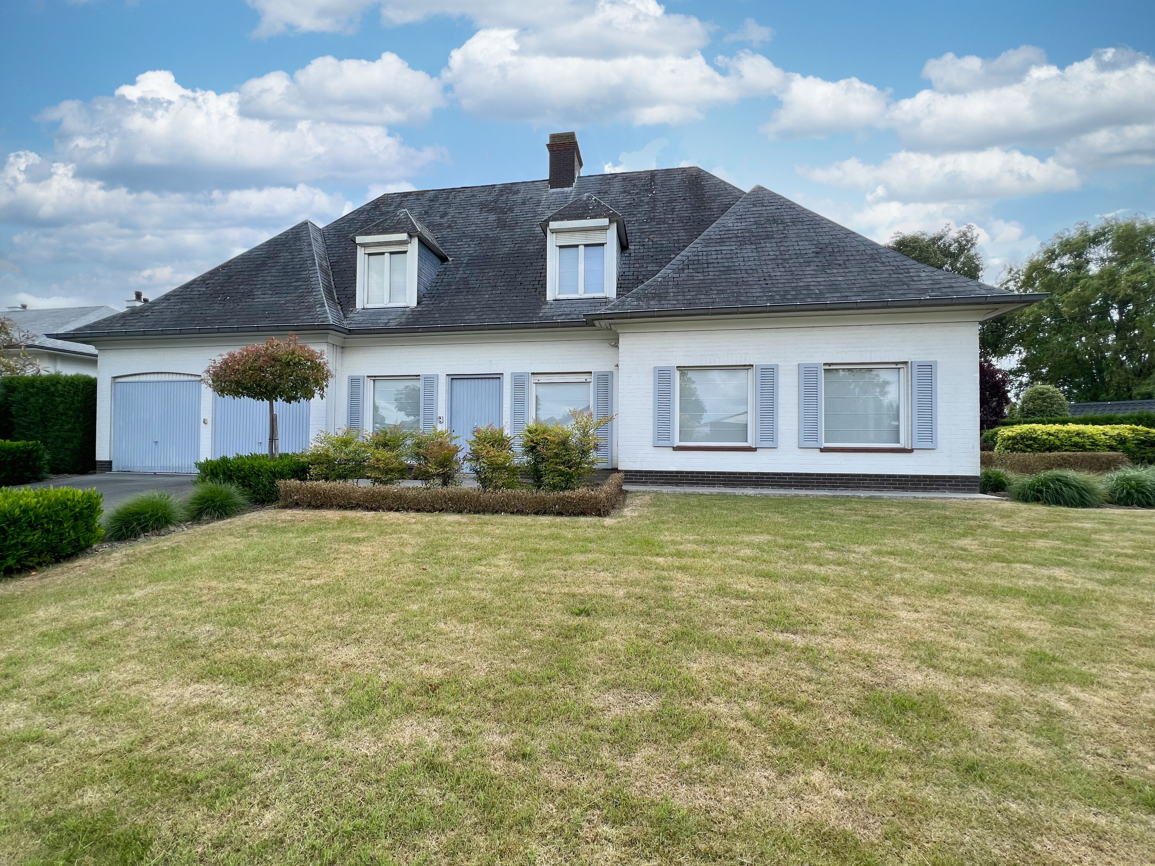 Ruime villa met 5/6 slpks met prachtige tuin (1198m²)! foto {{pictureIndex}}