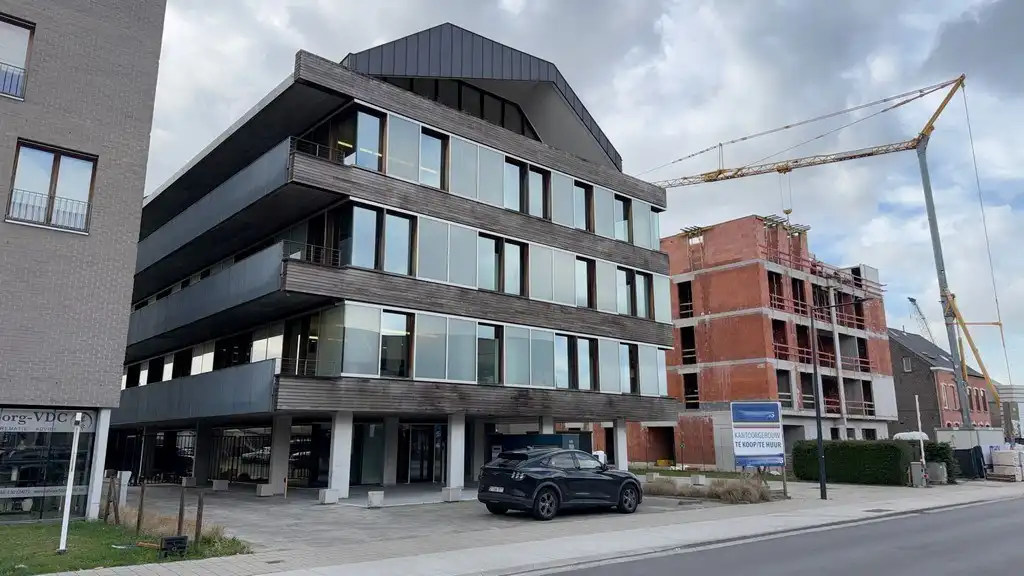 Modern kantoorgebouw te koop nabij oprit R4 in Gent foto 2