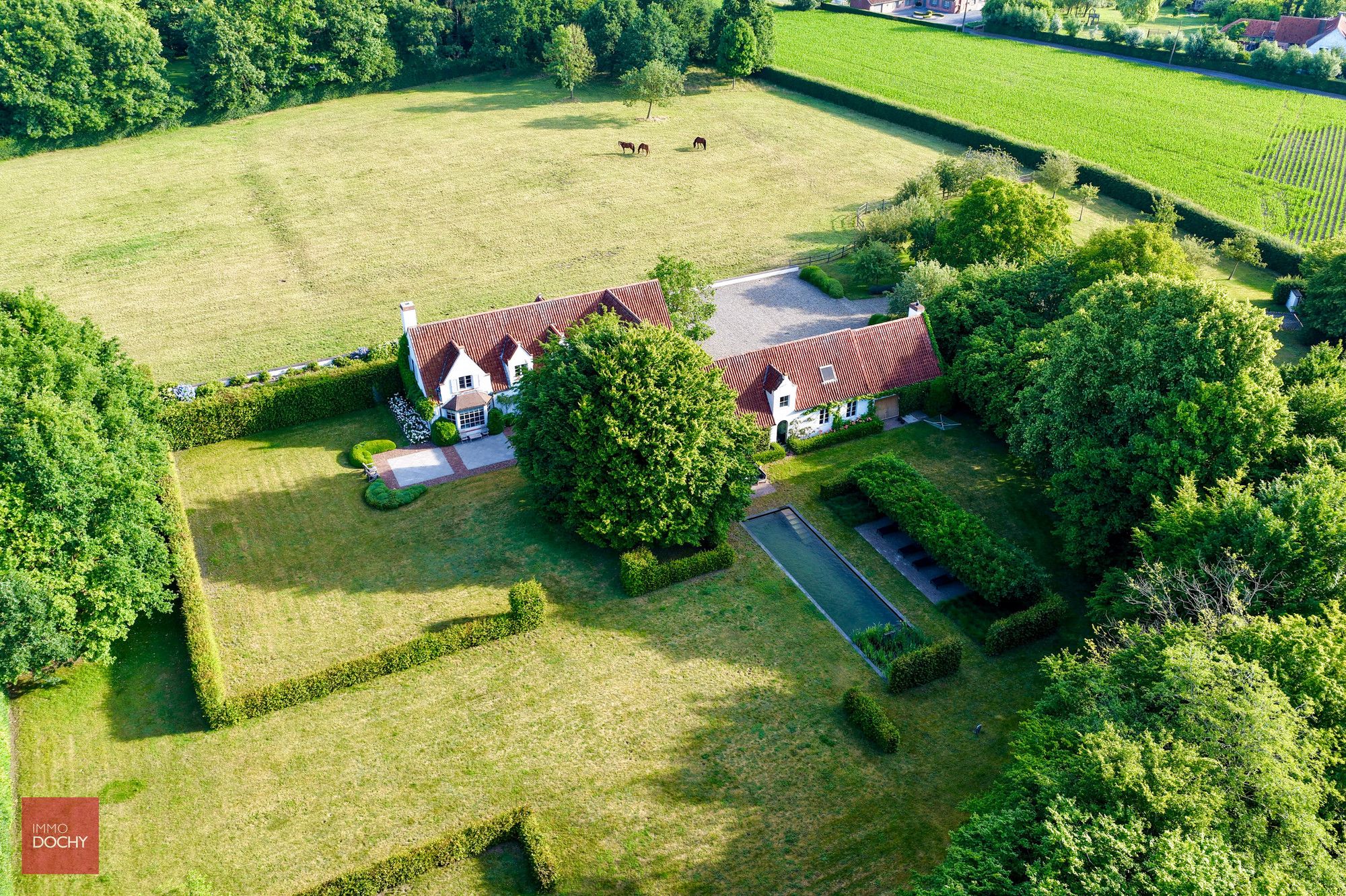 Ruim en rustig gelegen luxueus landhuis foto 2