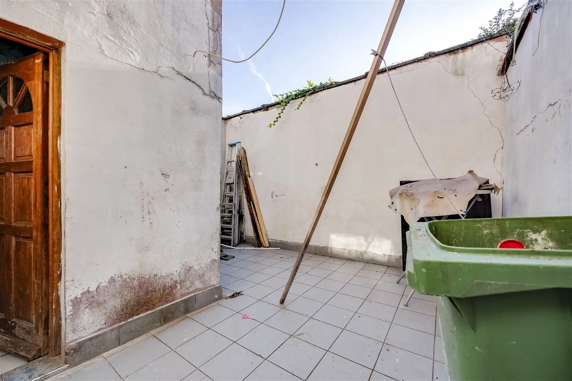 Te renoveren woning met 4 slaapkamers en koer foto 8