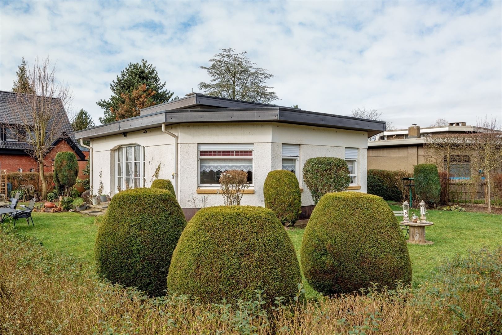 Modernistische en gelijkvloerse kantoorwoning foto 1