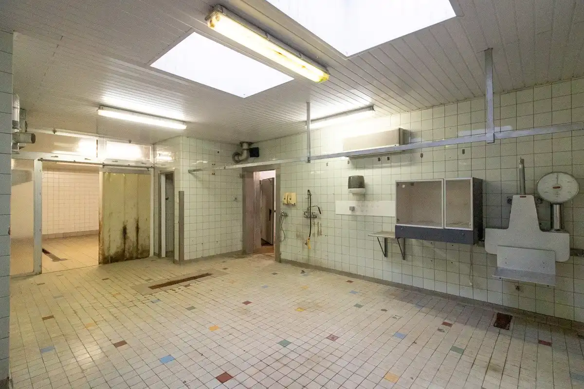 Ruime handelspand van 209m² met garage in hartje van Paal  foto 9