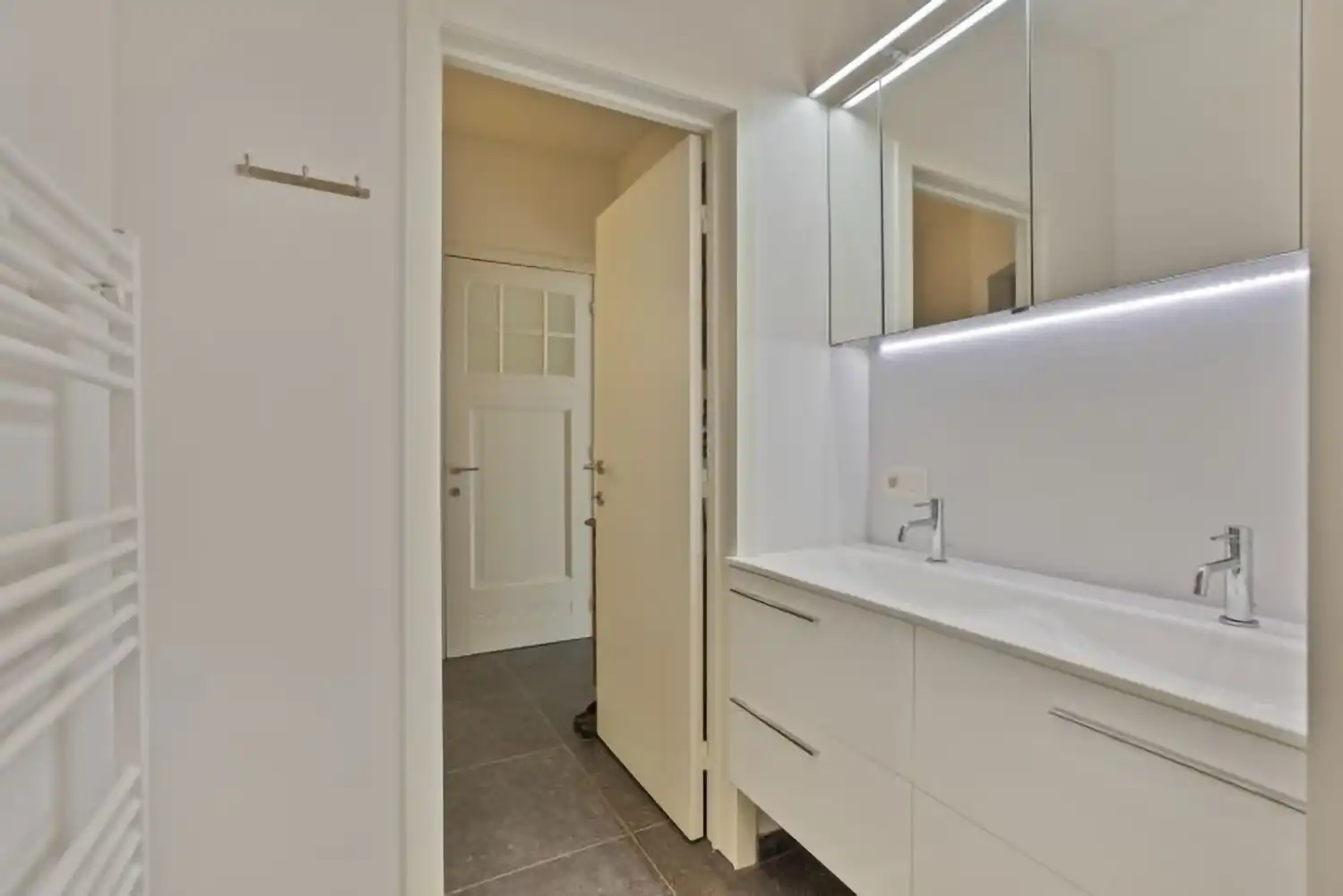 Gerenoveerd appartement op toplocatie aan het Prinses Clémentinaplein in Oostende foto 13