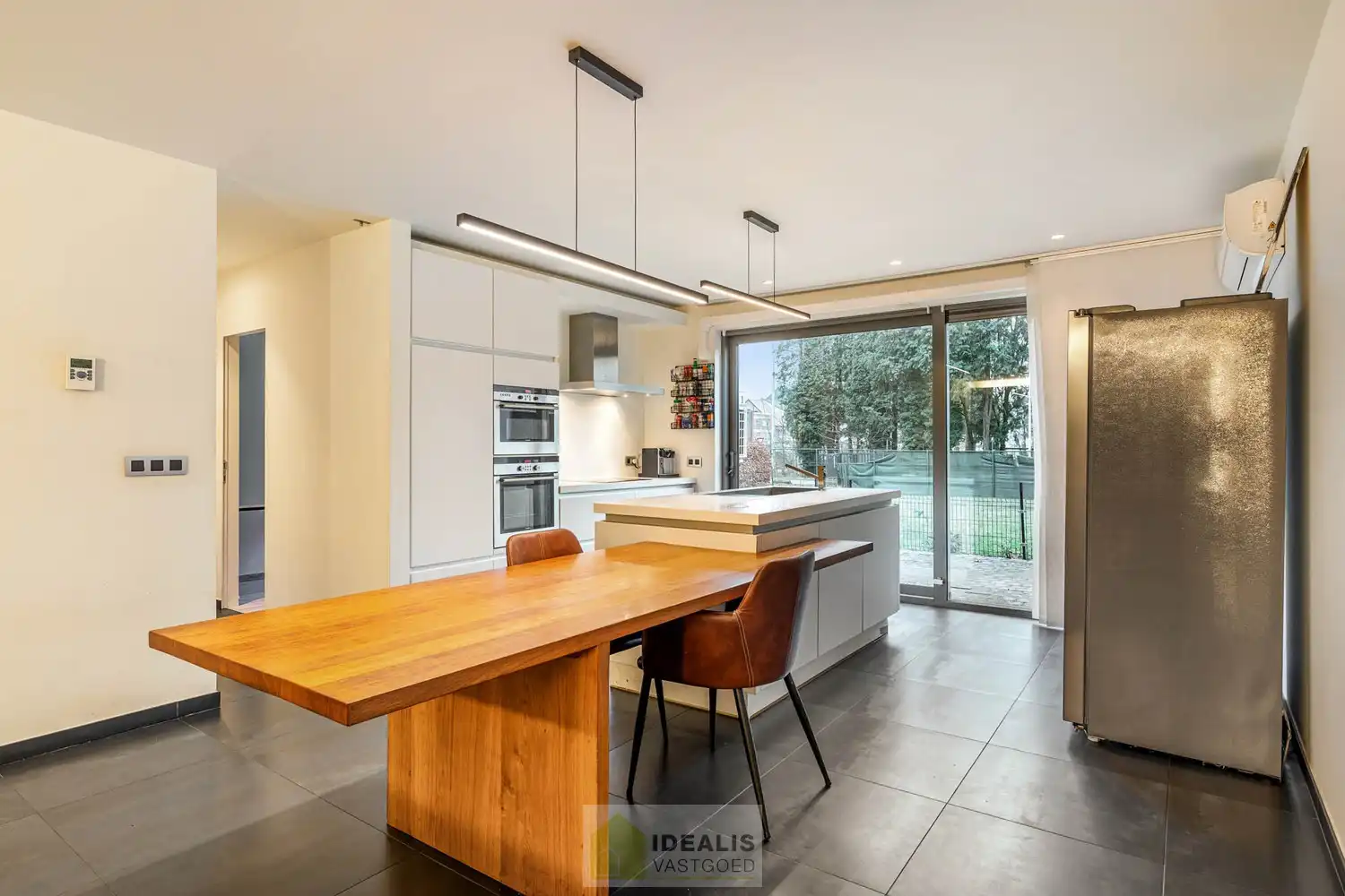 Idealis Vastgoed – Ruim op te frissen gelijkvloers appartement met 3 slaapkamers foto 12