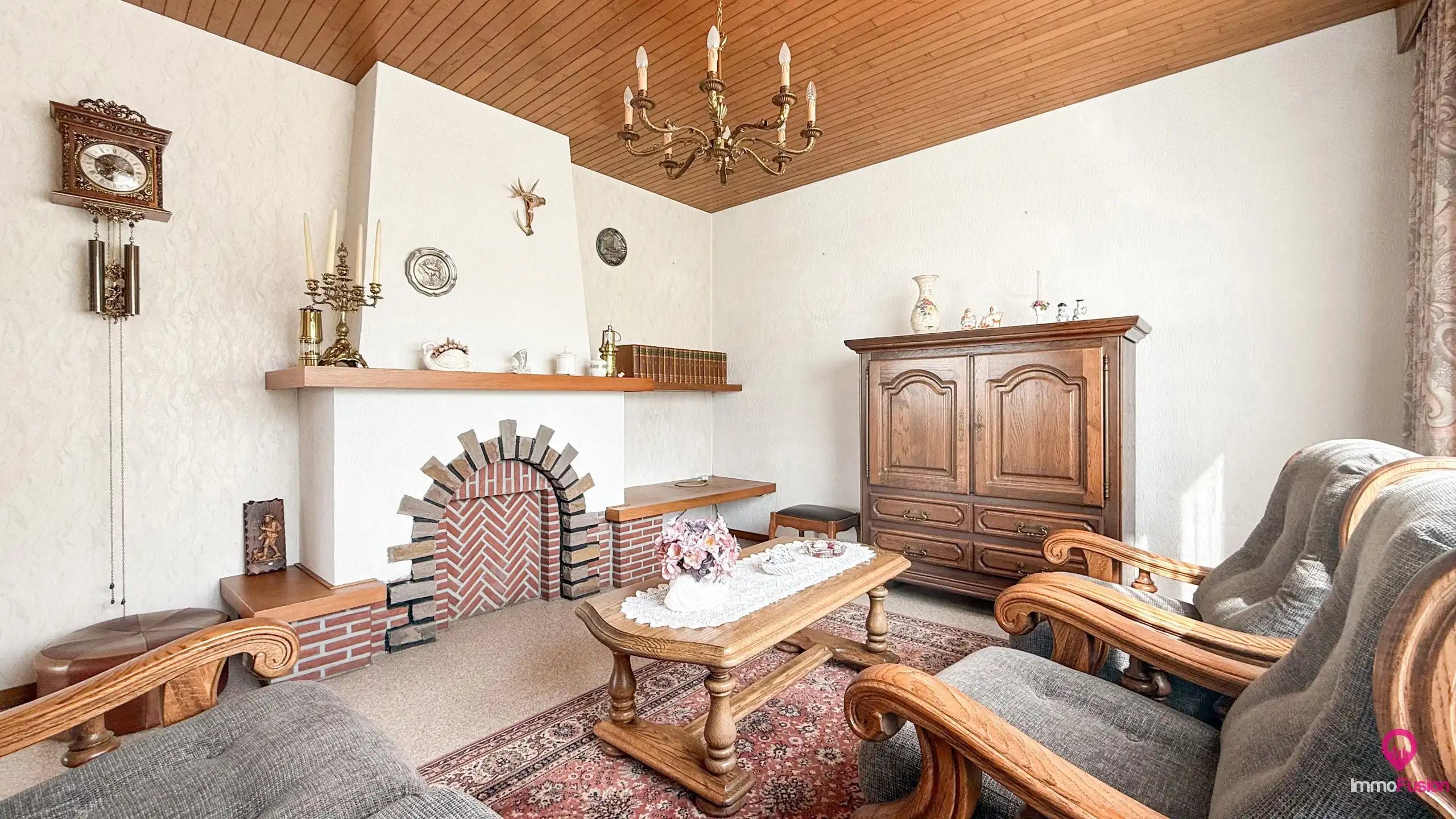 Rustig gelegen woning met dubbele garage, kelder en privacy! foto 4