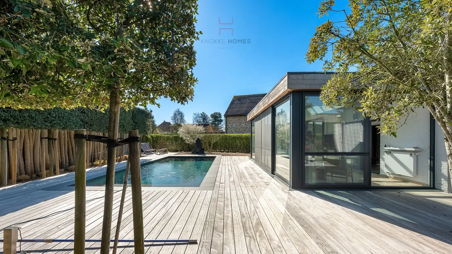 Luxueuze villa met zwembad in een residentiële wijk. foto 13