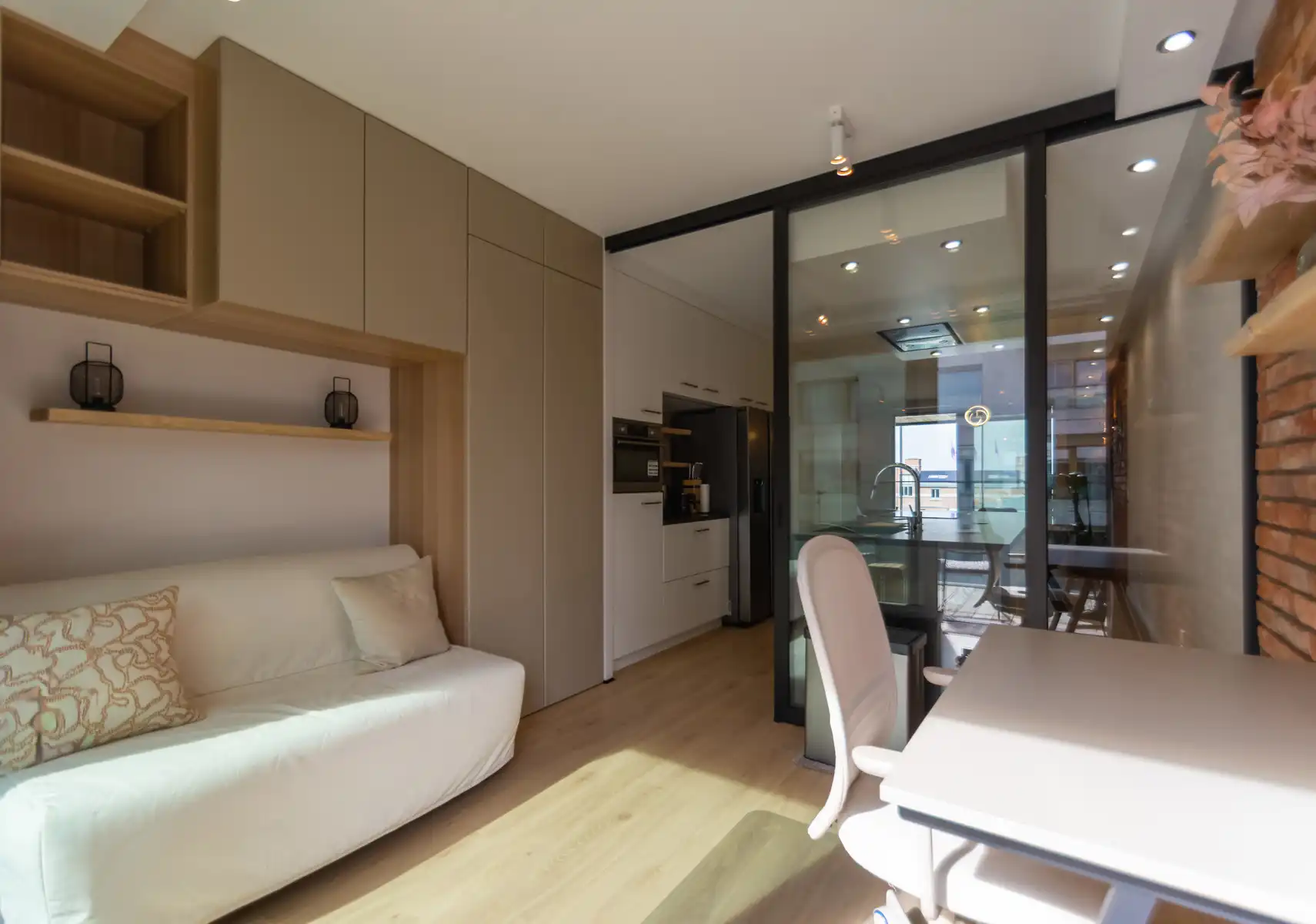 Gezelig lichtrijk gemeubeld 2 kamer app. met 2 TERRASSEN foto 12