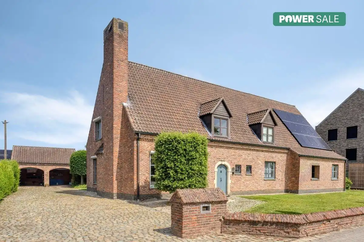 Hoofdfoto van de publicatie: Stijlvolle villa met praktijk: wonen & werken in Opwijk