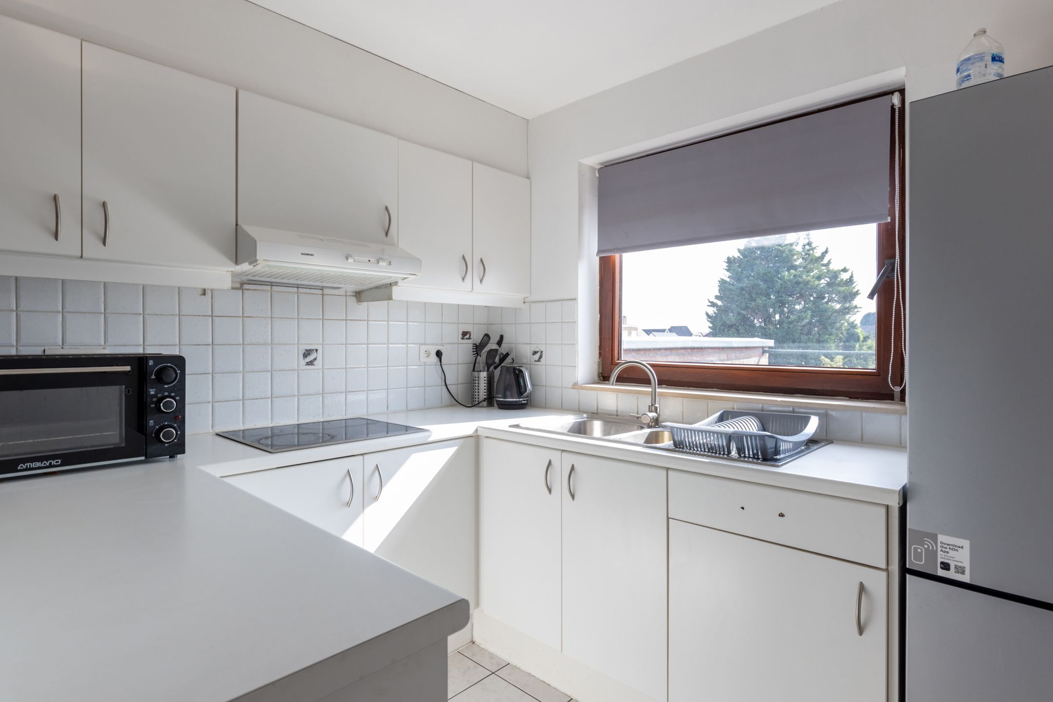 Instapklaar duplex-appartement met 2 slaapkamers en ruim terras in hartje Bornem foto 3