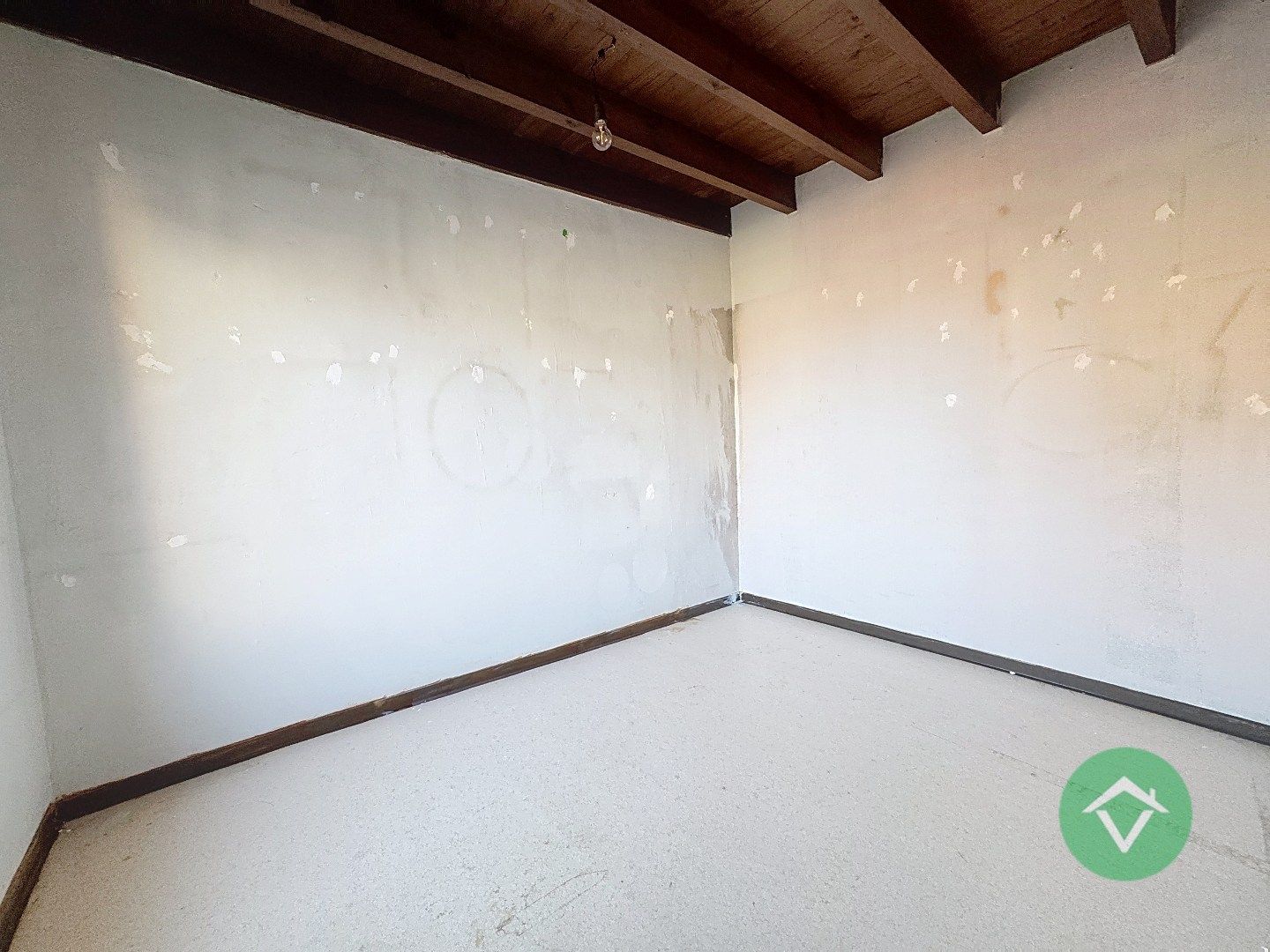 Instapklare woning met 4 slaapkamers in centrum van Koekelare foto 14