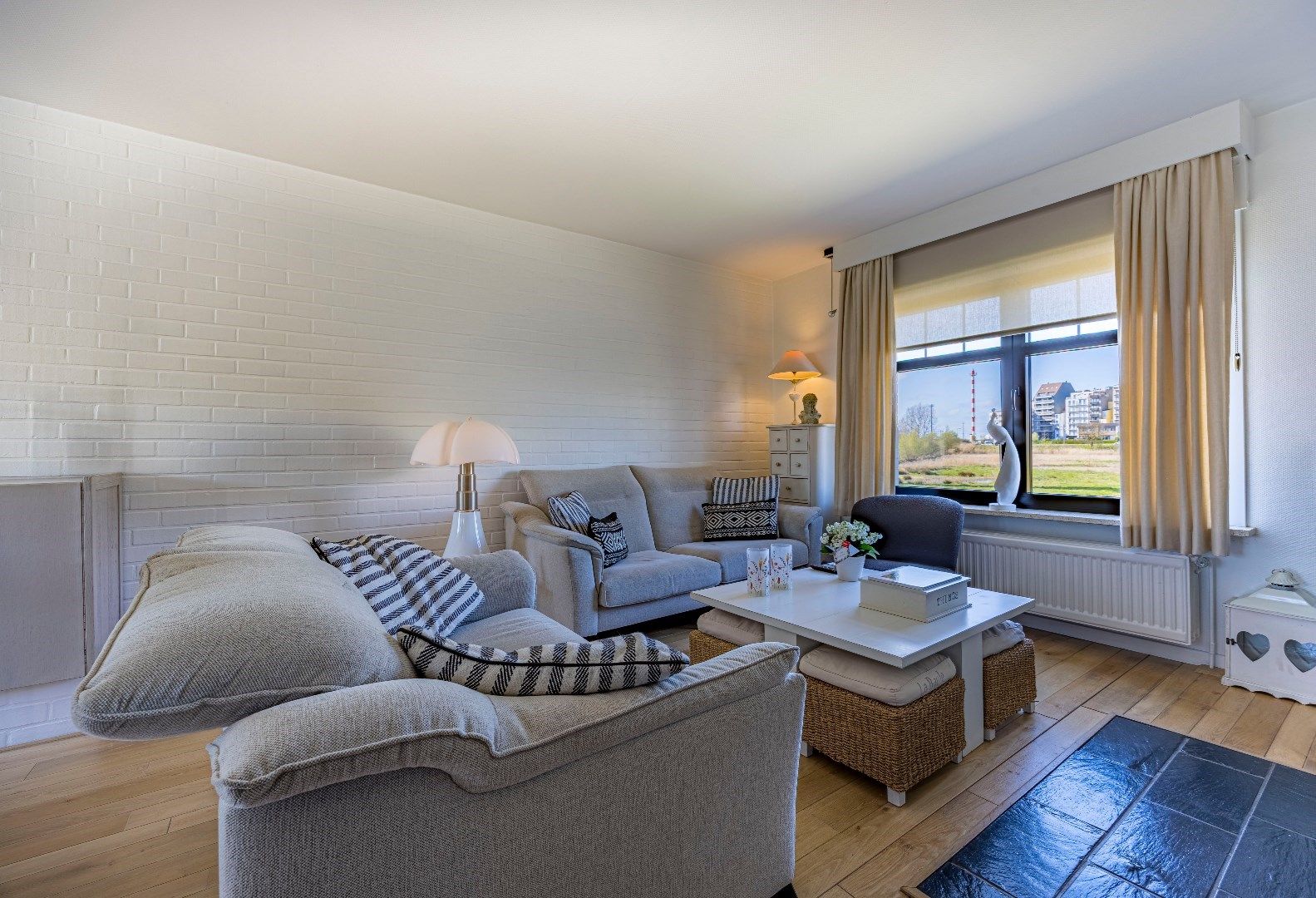 Knappe woning met weidse zichten, vlakbij het strand foto 6