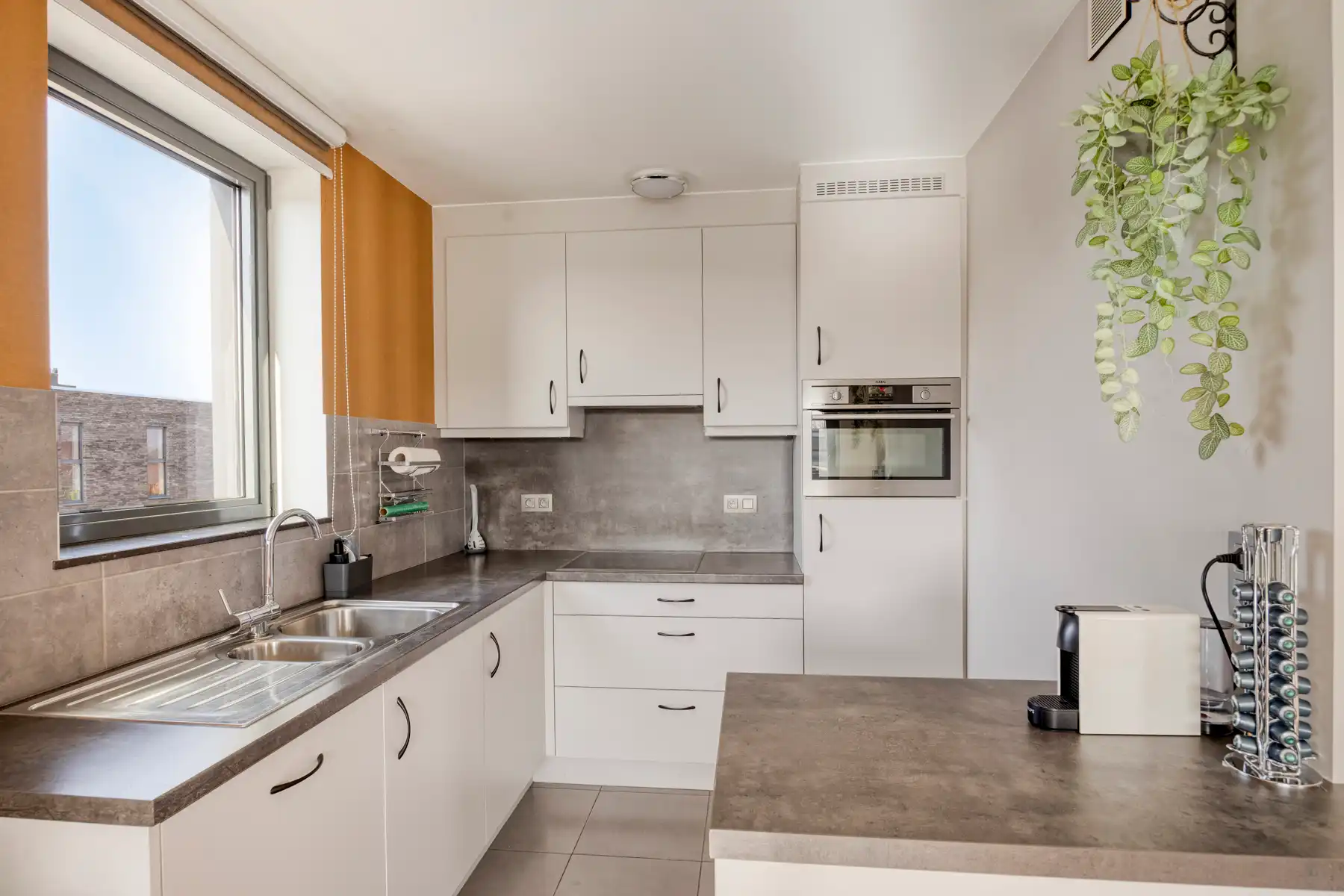 Appartement met 2 slaapkamers, groot terras, garage & kelder foto 6