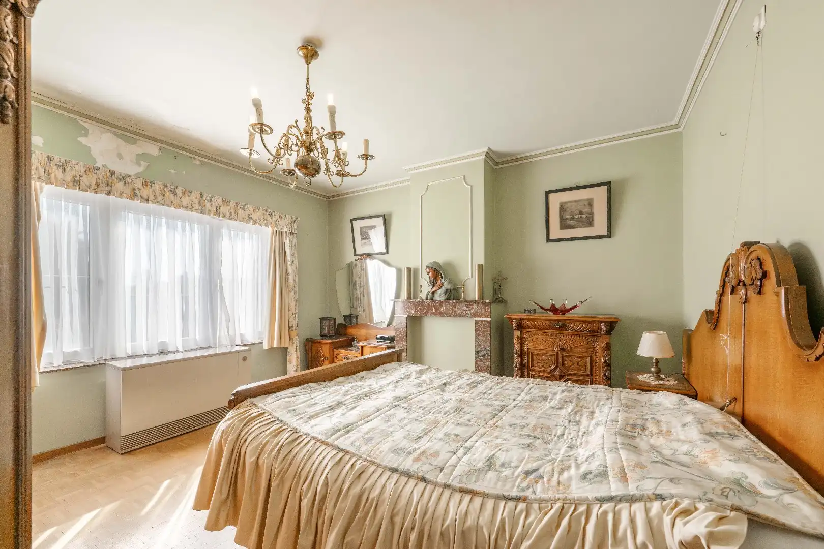 RUSTIG GELEGEN WONING MET DUBBELE GARAGE EN UITWEG!! foto 16